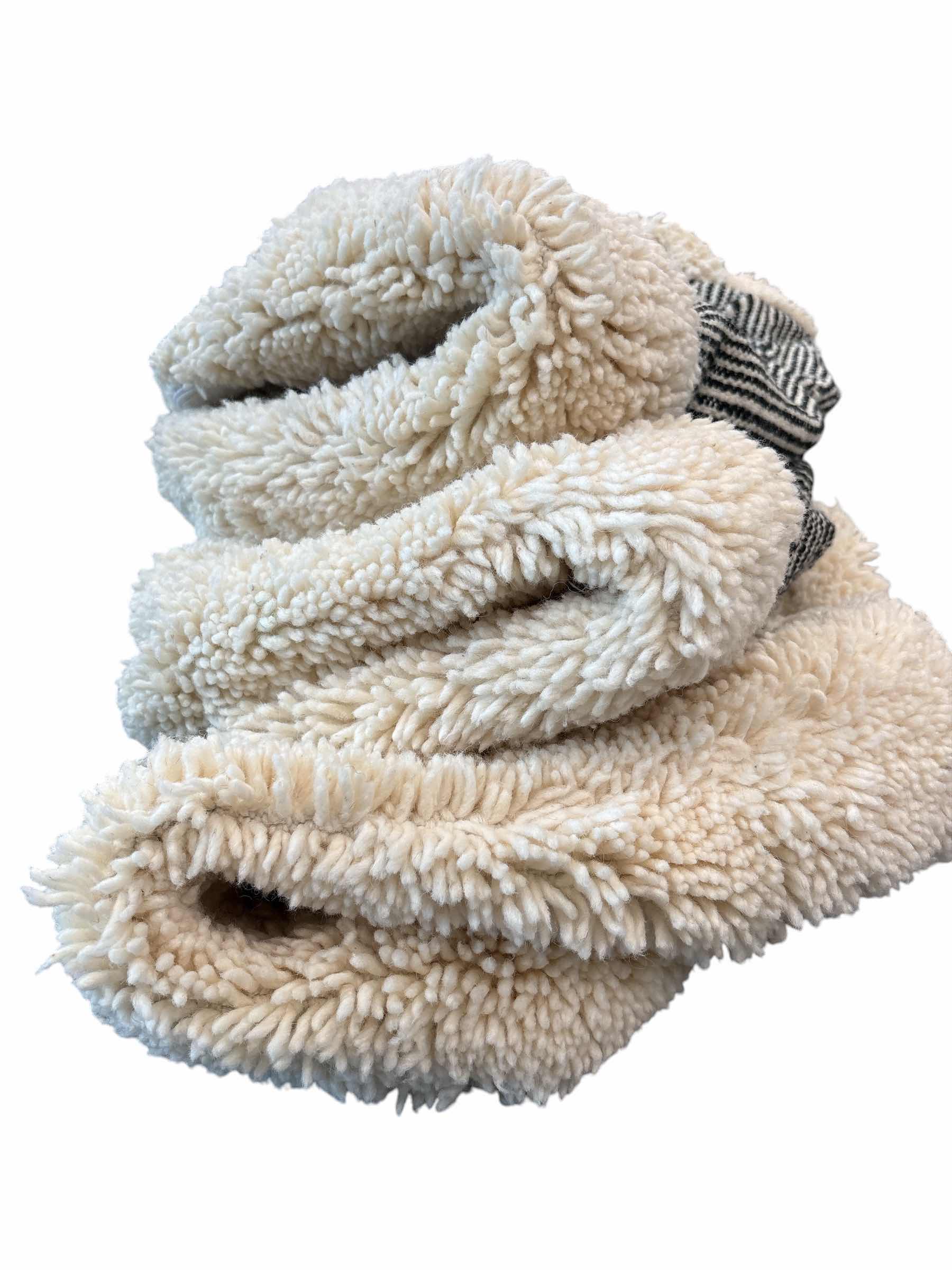 Photo 1 of (3)PCS CUSHION PILLOW COVER 23”X22”