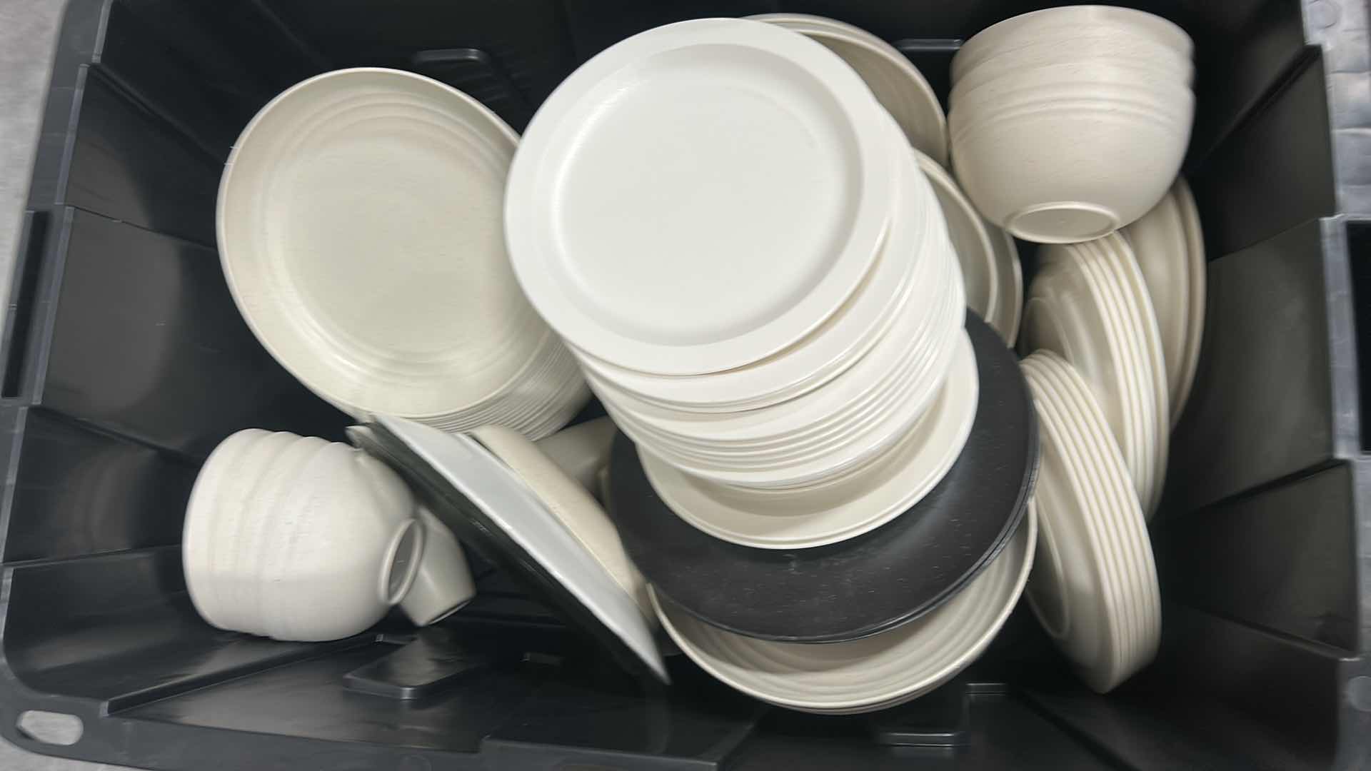 Photo 1 of 2 TOTES RESTAURANT STYLE PLATES, BOWLS AND DISHES