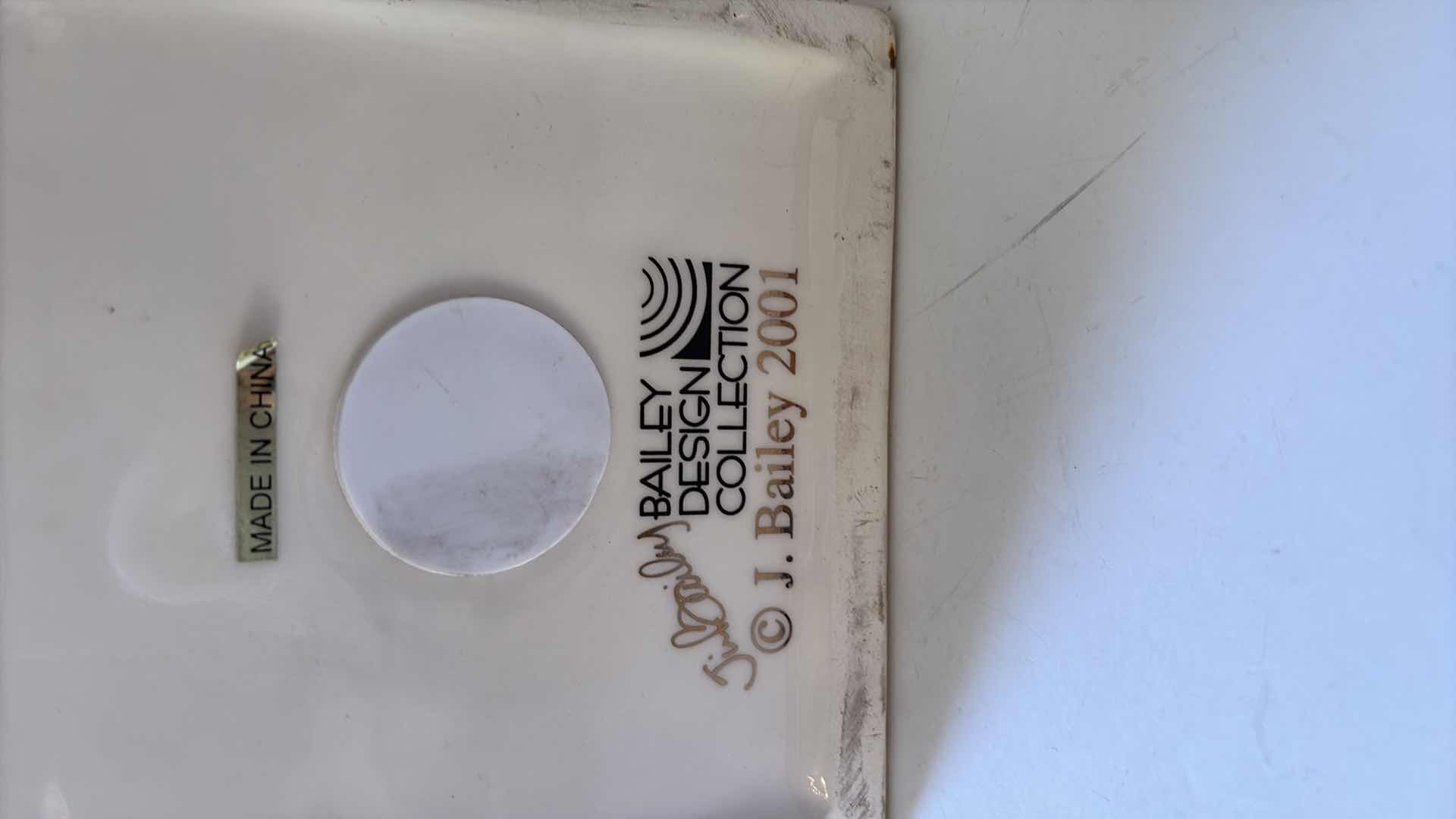 Photo 1 of J BAILEY 1995  THE GOLDEN SALOON MILLS 3 REEL SLOT MACHINE COIN BANK