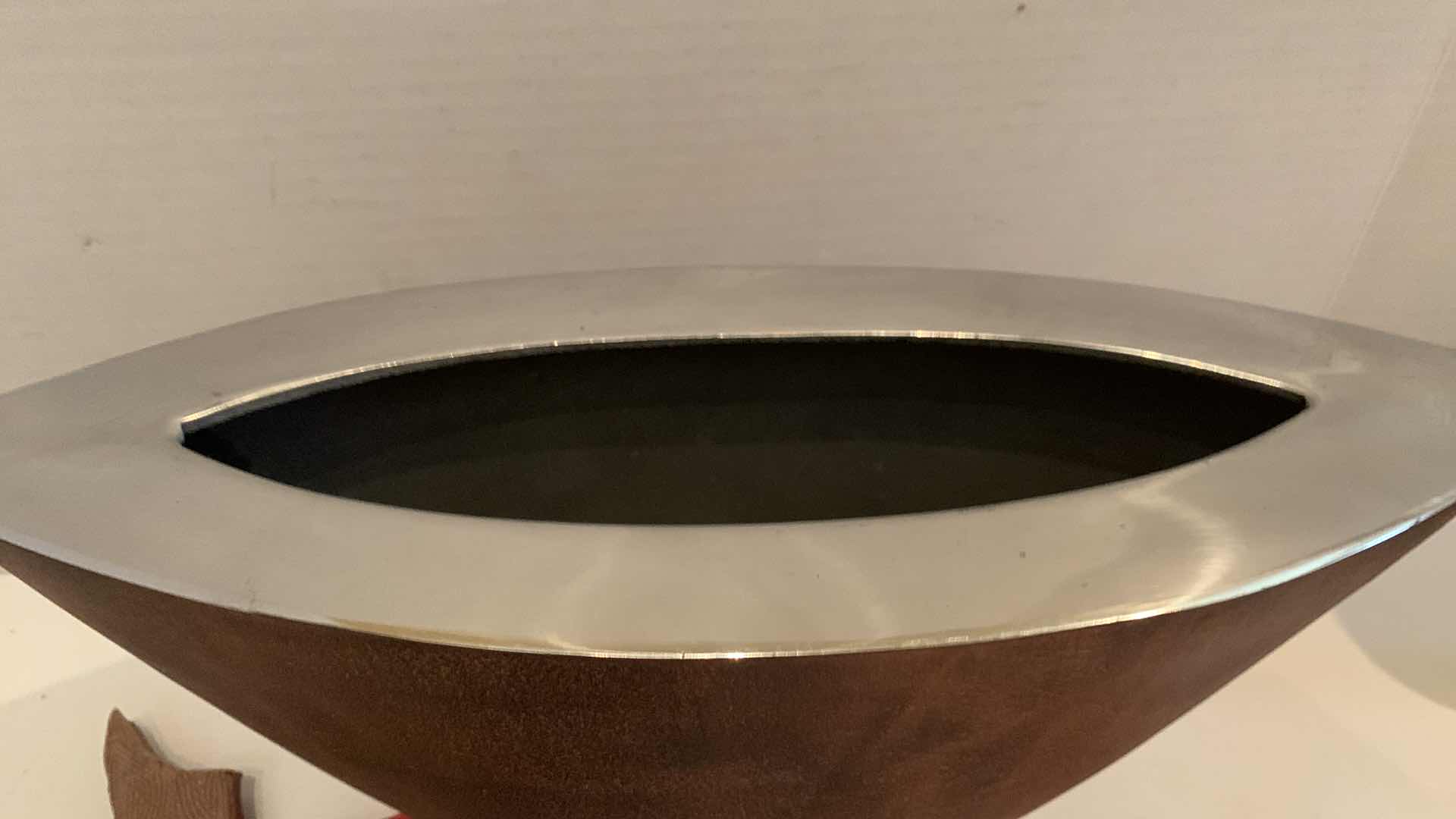 Photo 1 of A VASE AND BIRFD ARTWORK