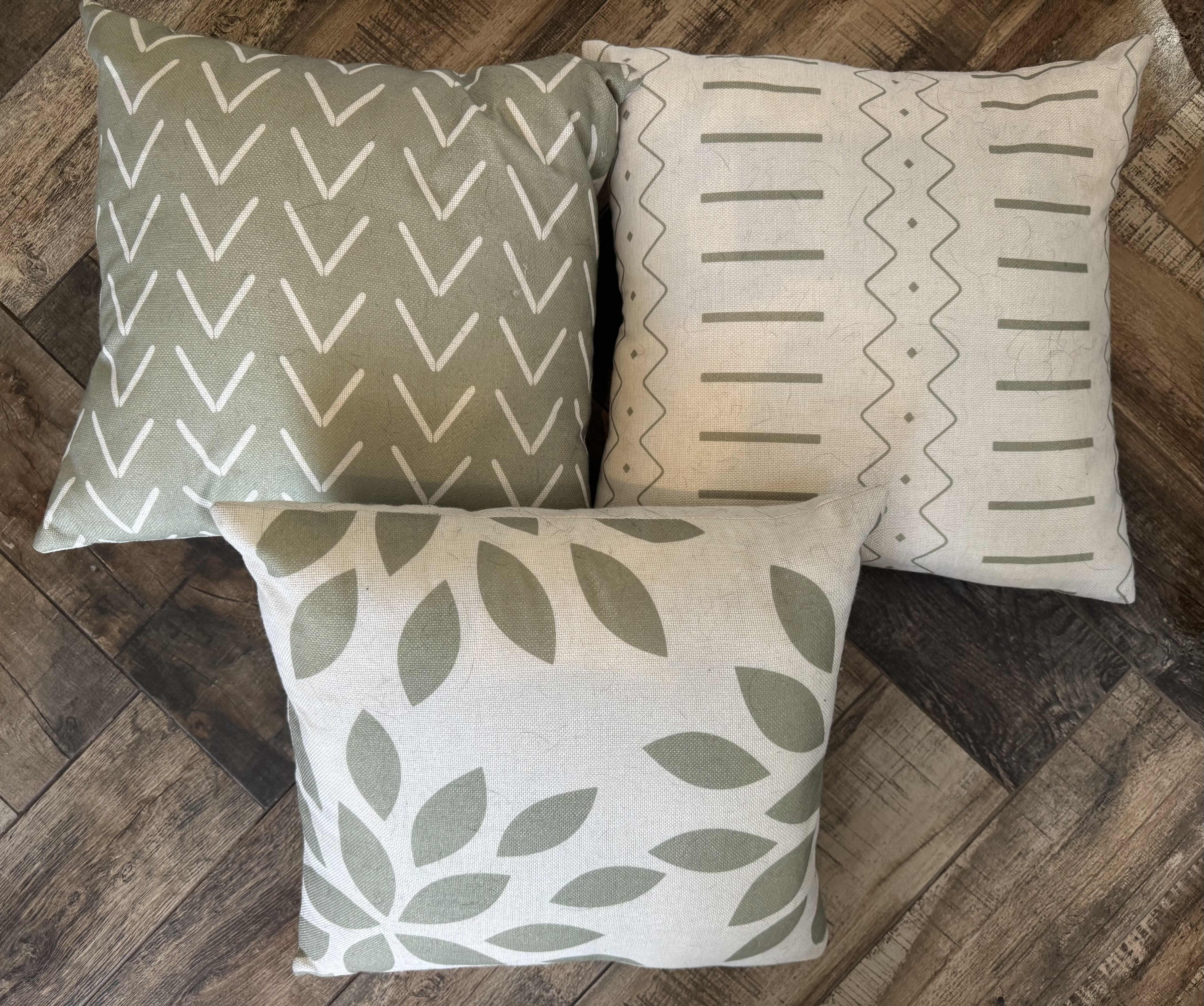 Photo 1 of 7-GREEN COLOR DESIGN ACCENT PILLOWS