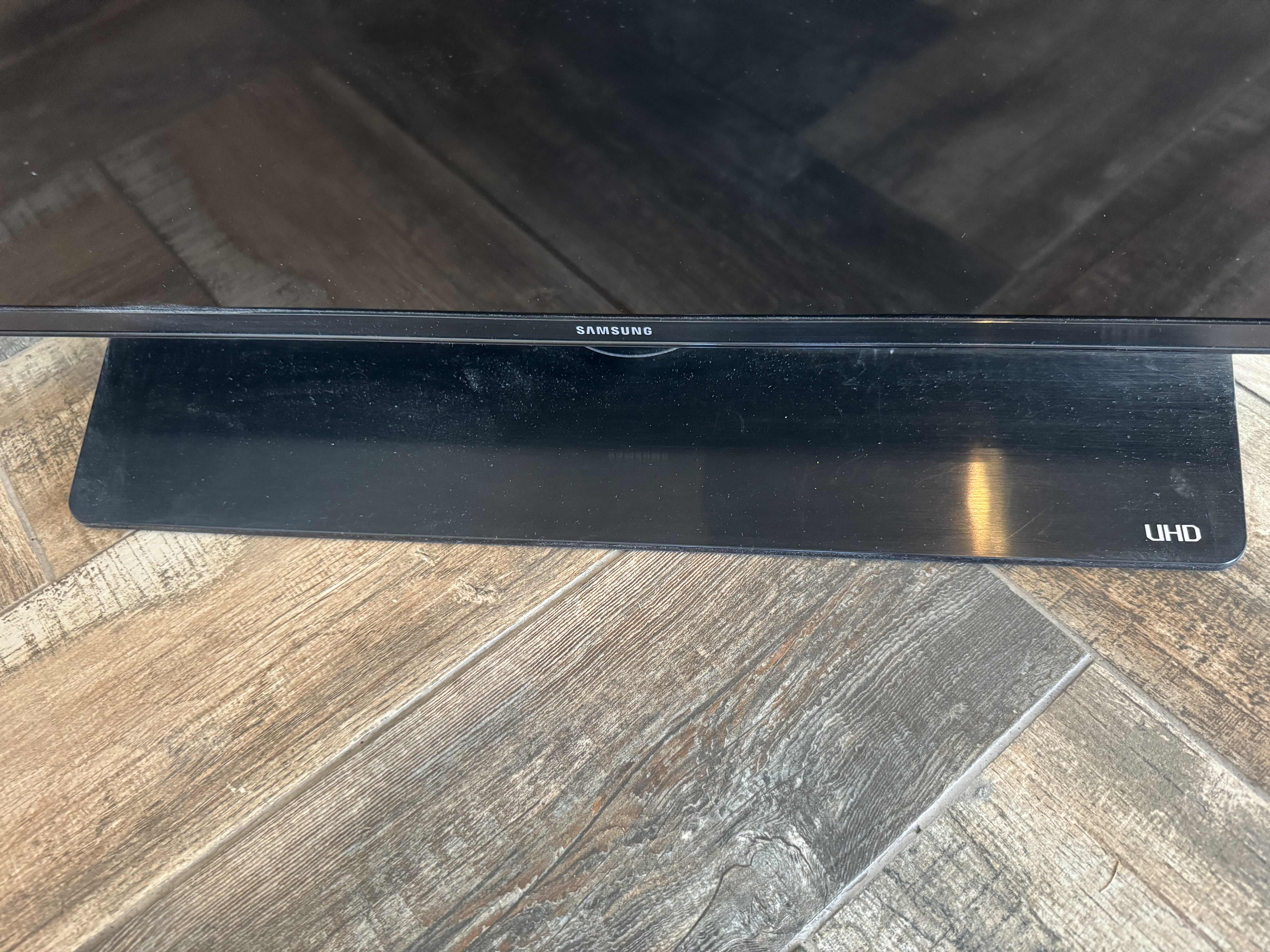Photo 1 of 34" SAMSUNG TV W STAND (NO REMOTE, NO POWER CORD) MODEL NO: UN40JU6400F