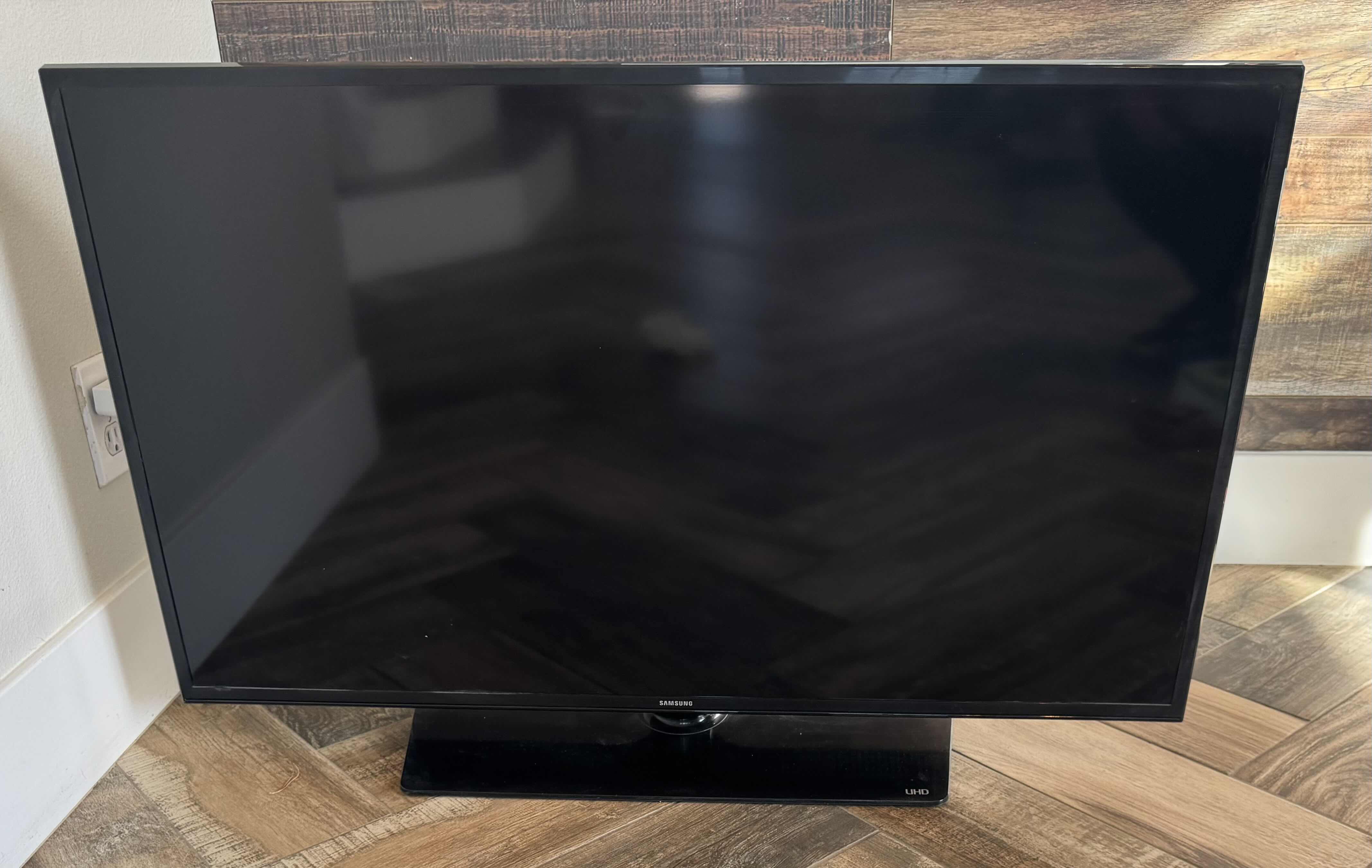Photo 1 of 34" SAMSUNG TV W STAND (NO REMOTE, NO POWER CORD) MODEL NO: UN40JU6400F