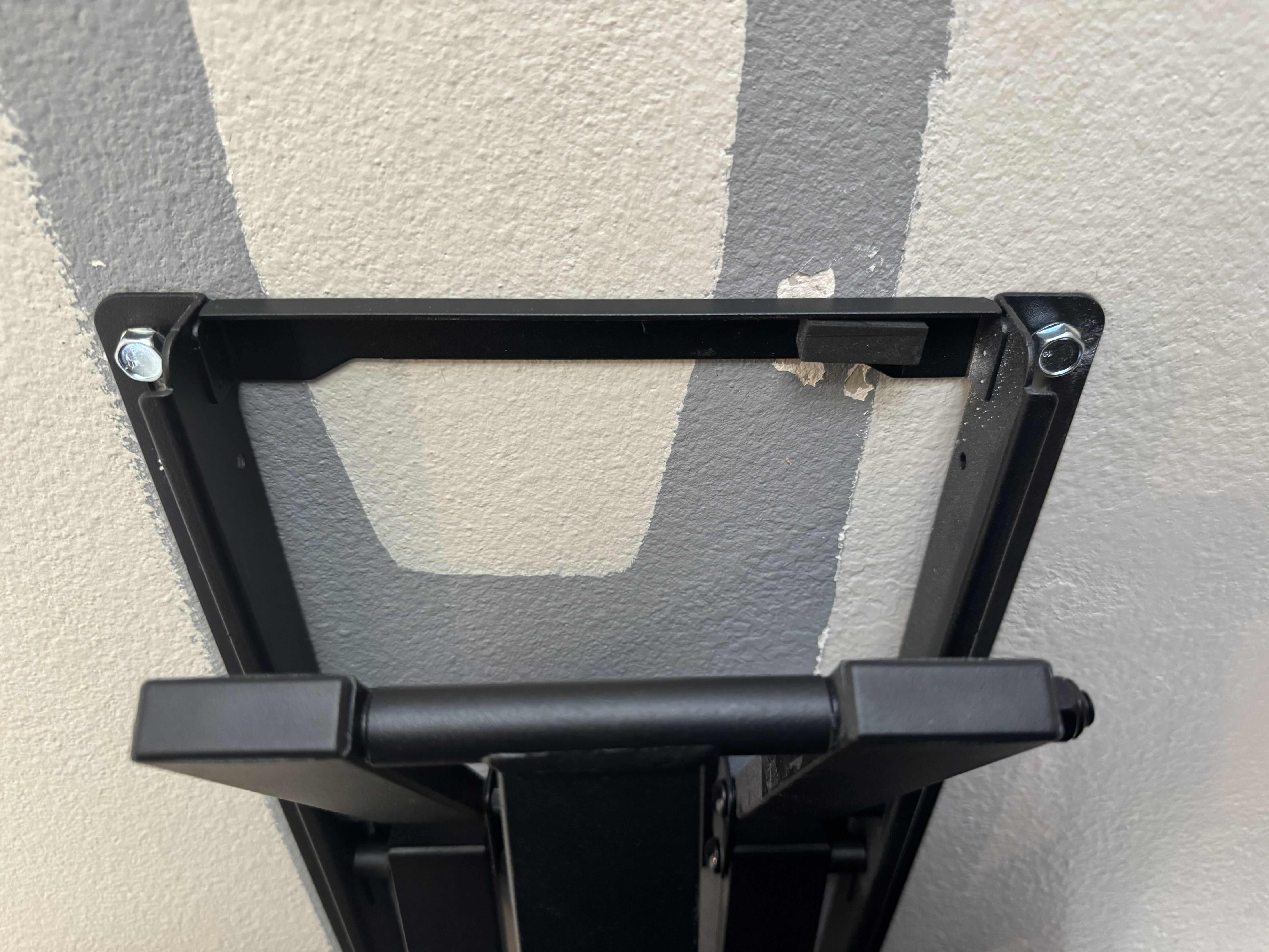 Photo 1 of 43" SAMSUNG TV W WALL MOUNT (NO REMOTE)