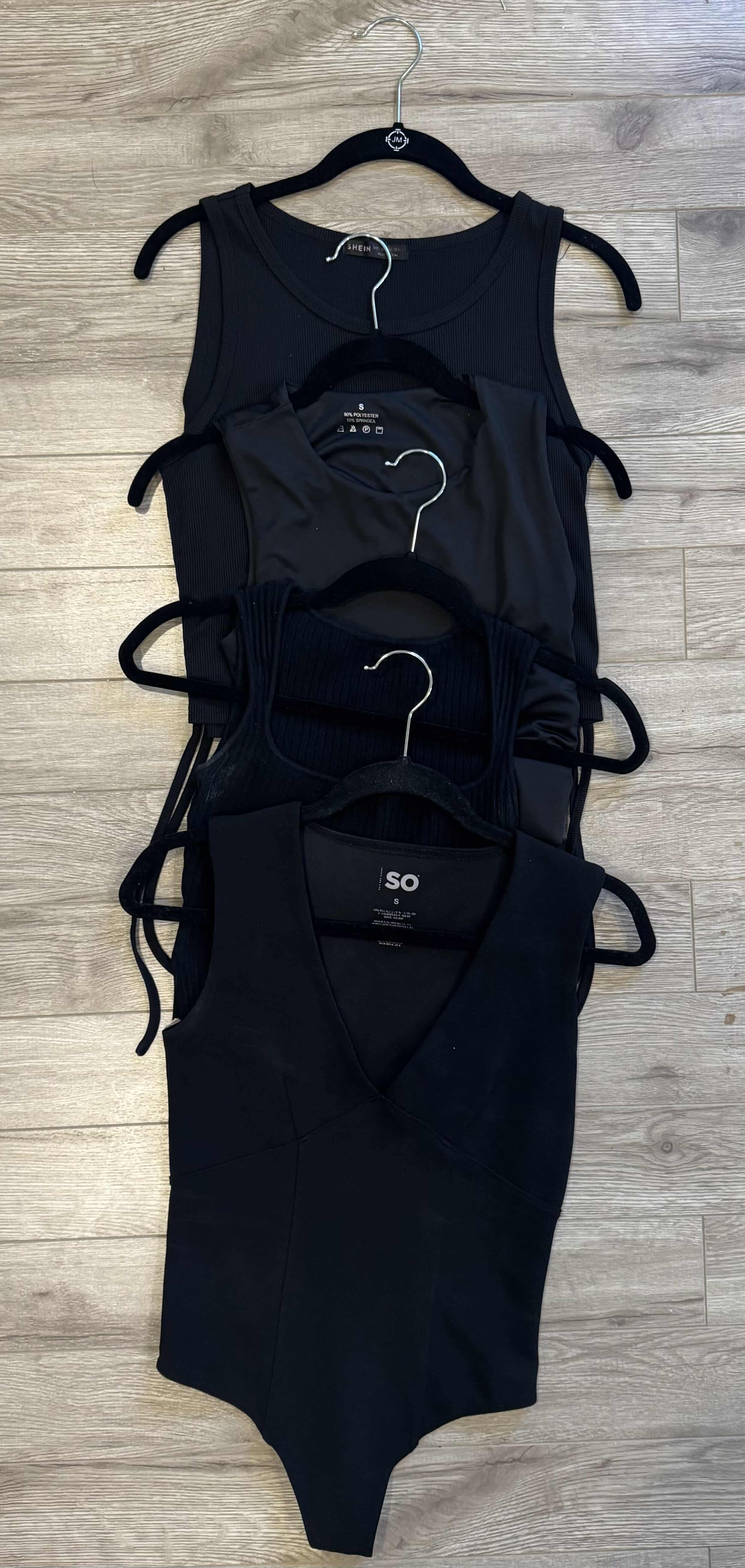 Photo 1 of 8-WOMEN'S SLEEVELESS TOPS (SIZES S/M)