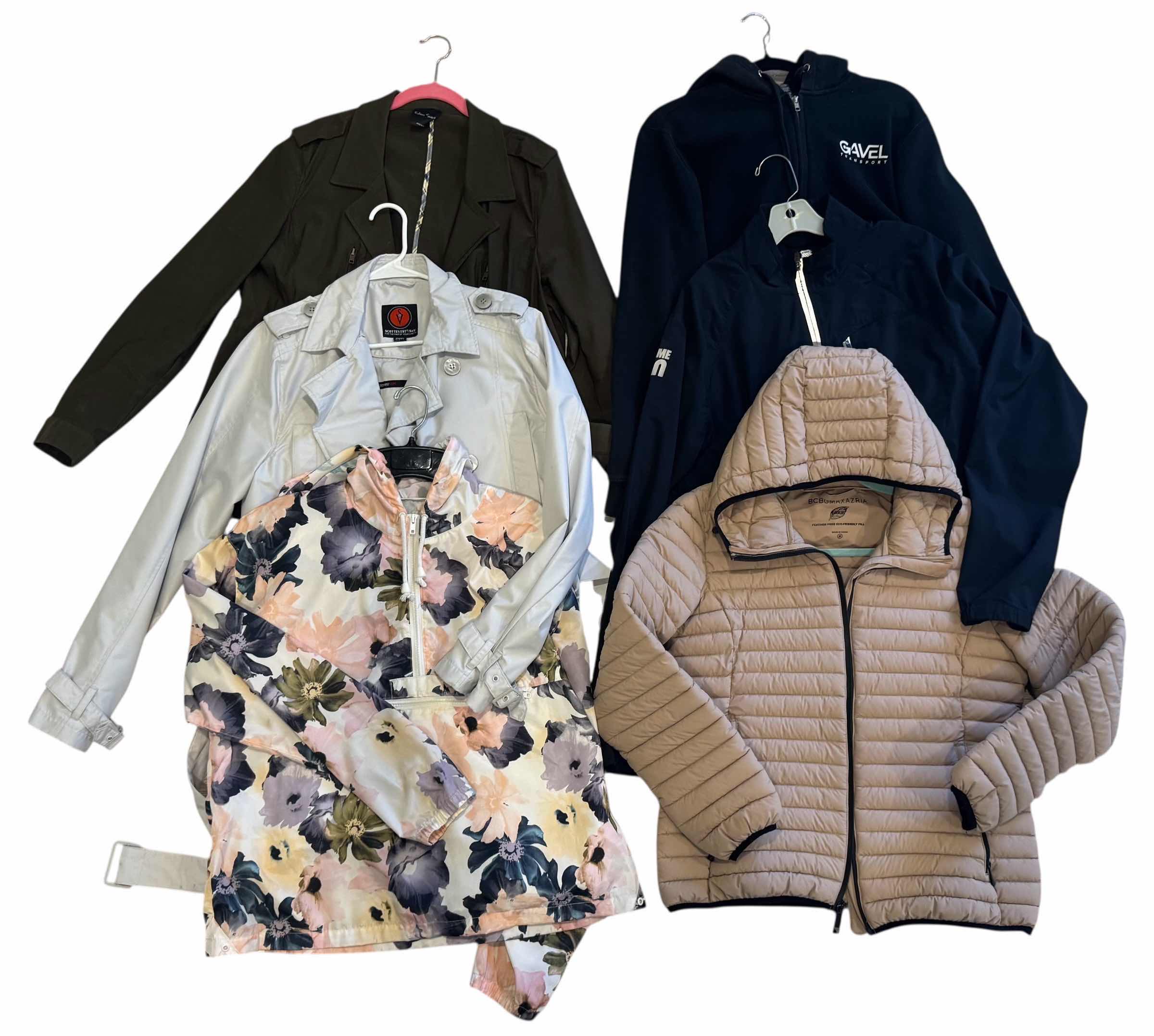 Photo 1 of 6-WOMEN'S CLOTHES-OUTDOOR JACKETS & HOODIES (SIZE M/L)