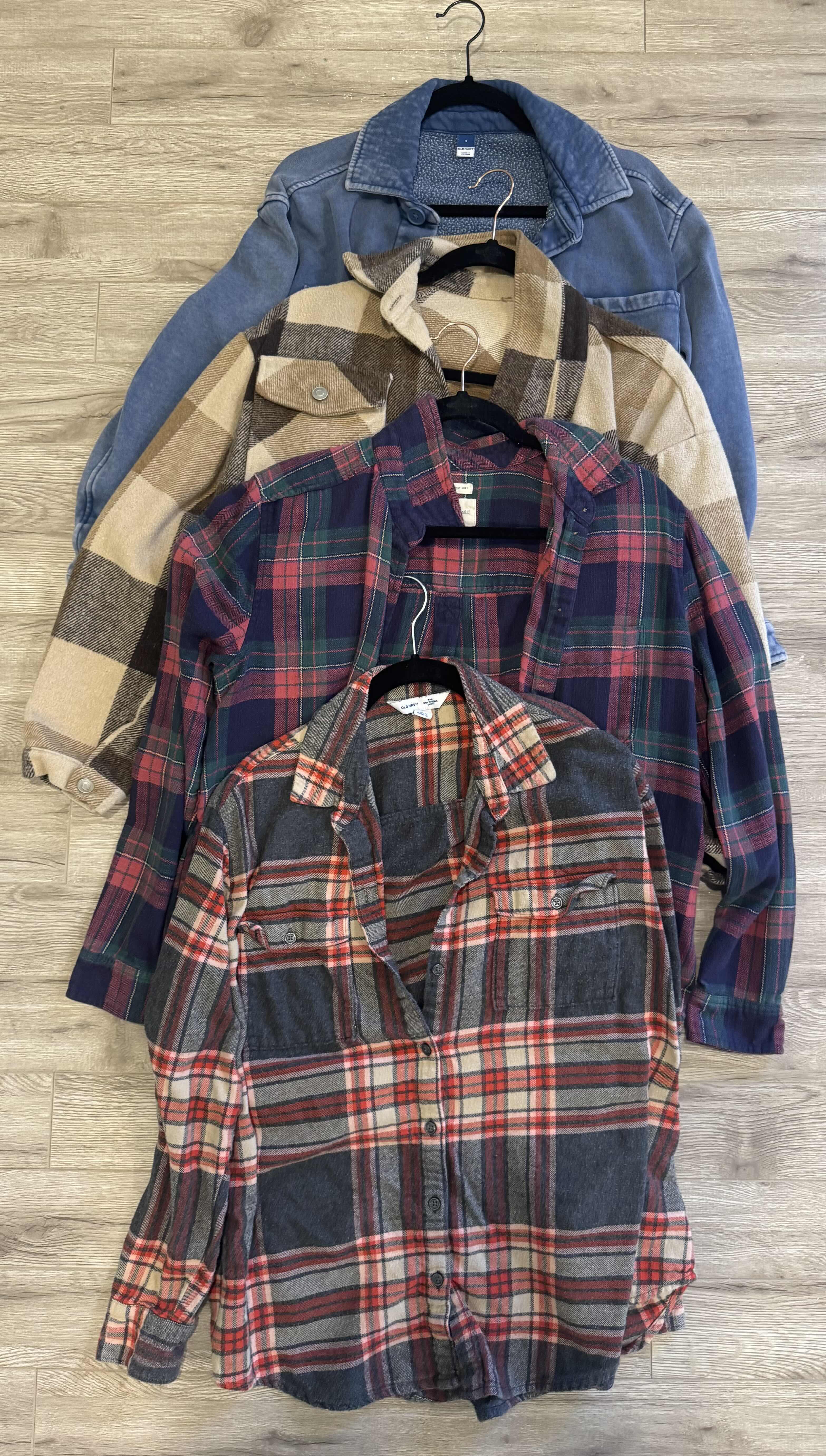 Photo 1 of 8-WOMEN'S FLANNEL SHIRTS & CARDIGAN SWEATERS (SIZE M/L)