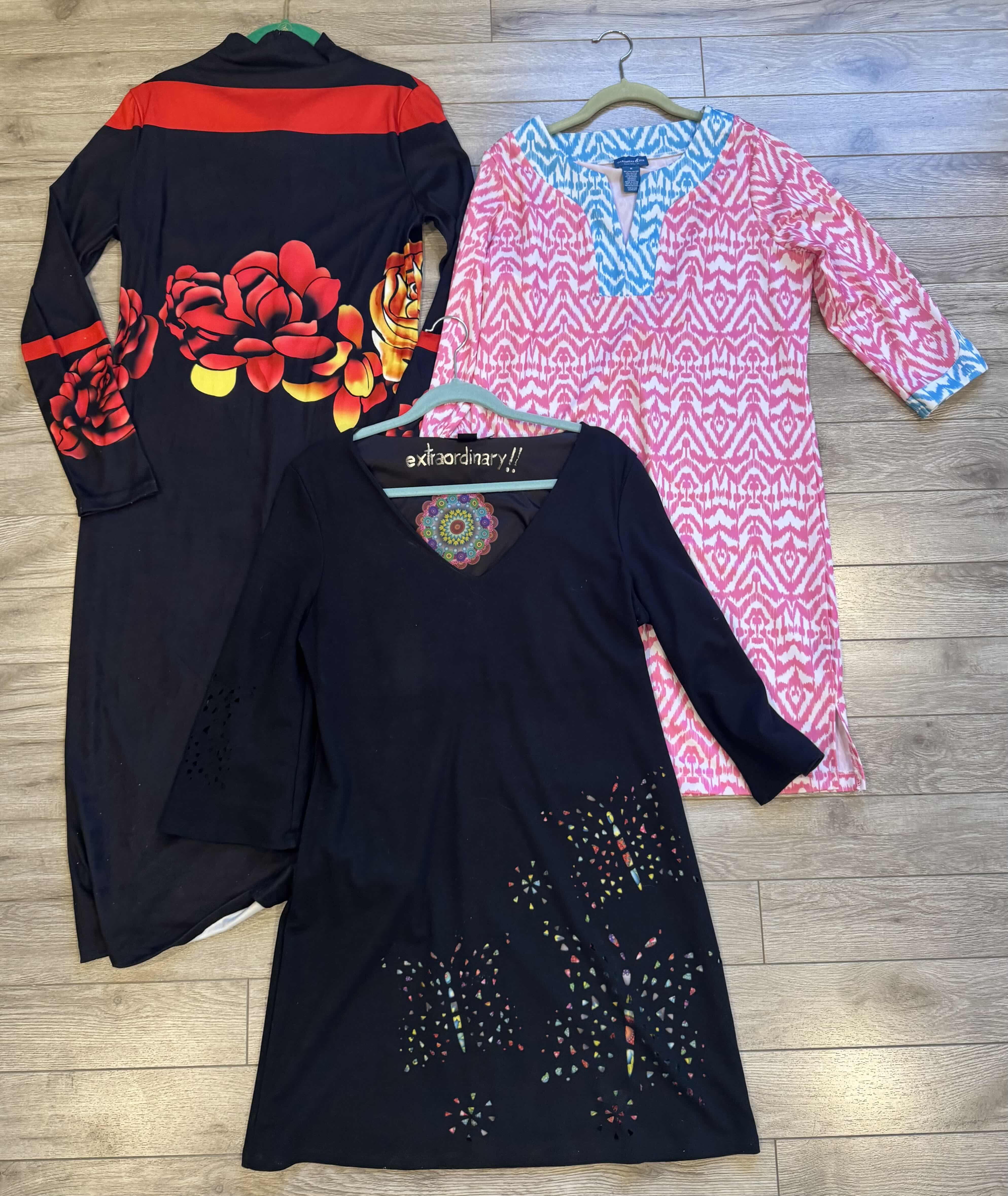 Photo 1 of 6-WOMEN'S LONG SLEEVE DRESSES (SIZE M/L)