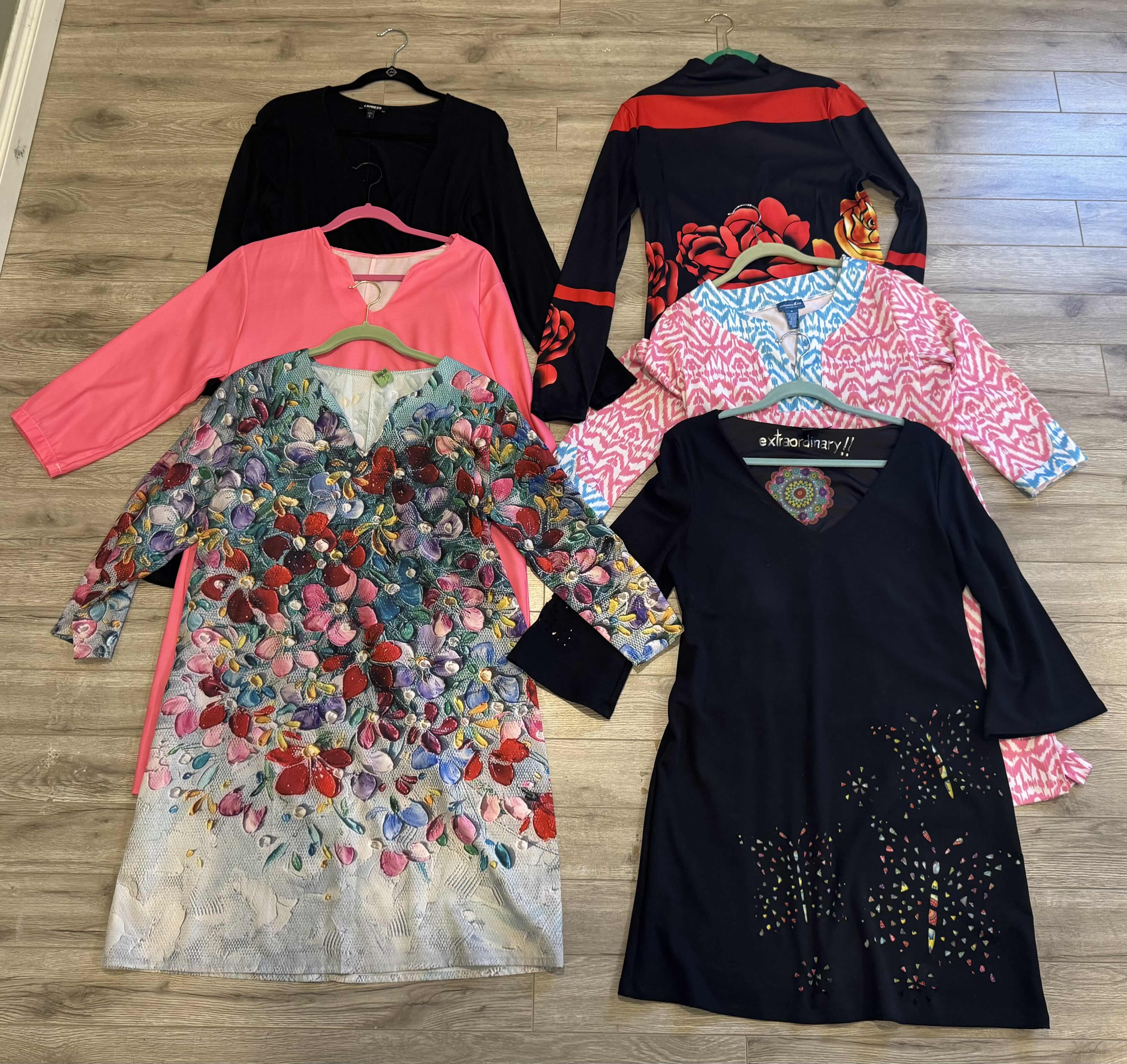 Photo 1 of 6-WOMEN'S LONG SLEEVE DRESSES (SIZE M/L)