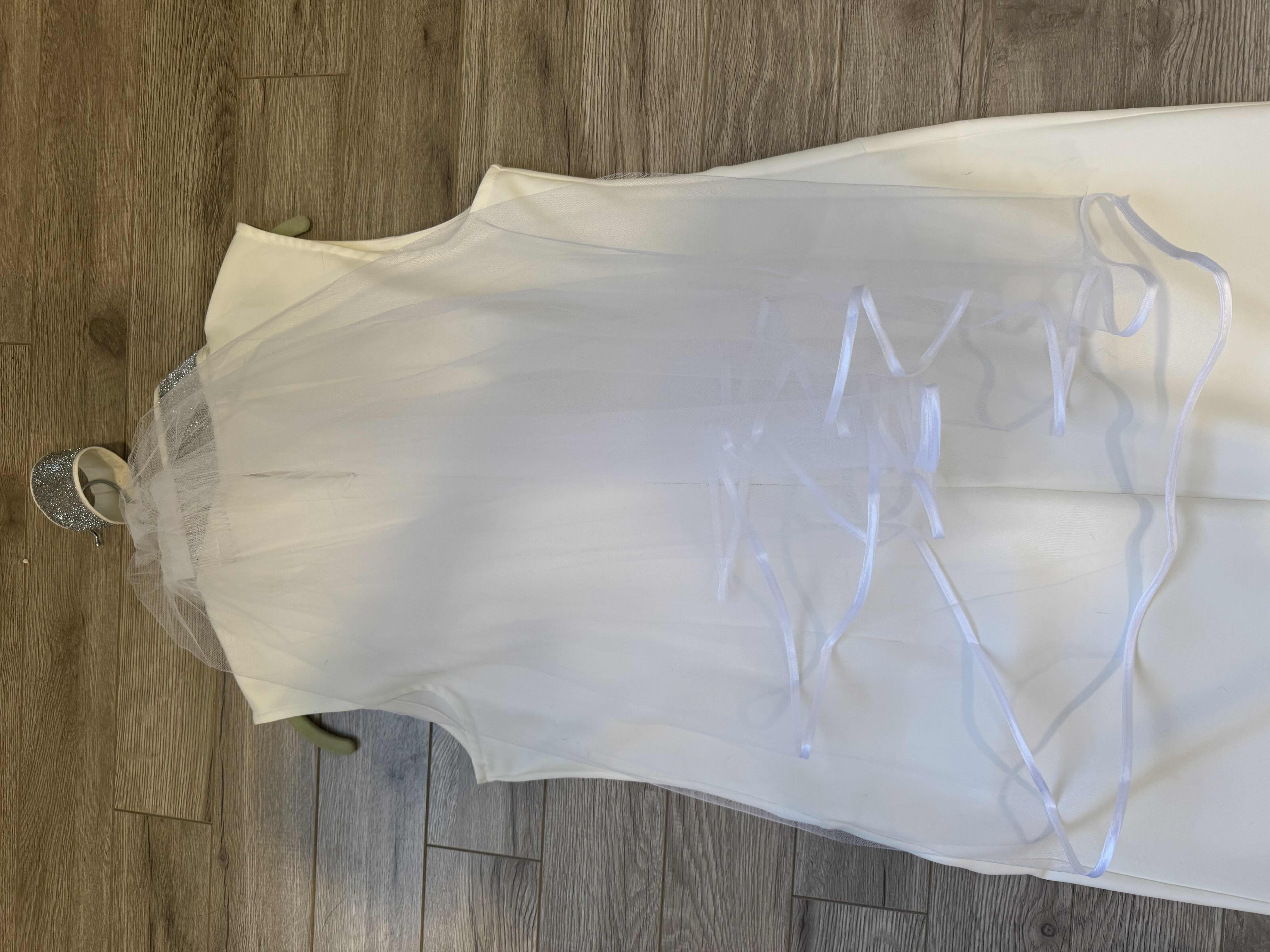 Photo 1 of WHITE W SILVER TRIM SHORT SLEEVE EVENING GOWN W SHORT WHITE VEIL (SIZE L)
