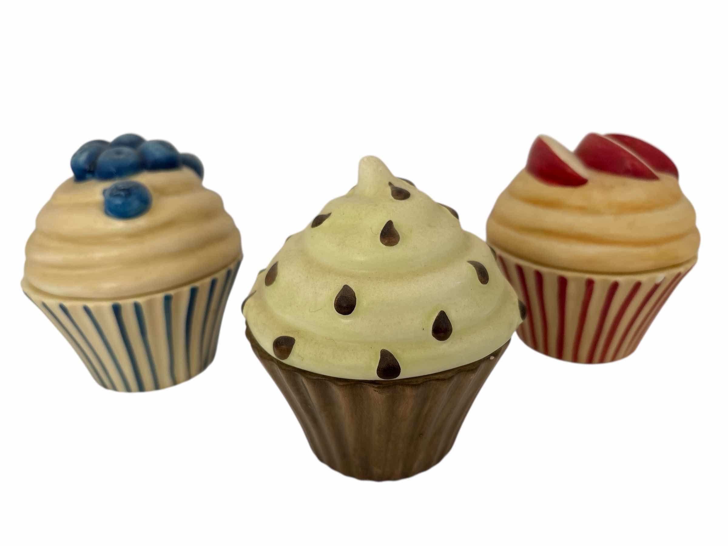 Photo 1 of (3)PCS CUPCAKE CANDLE H4”