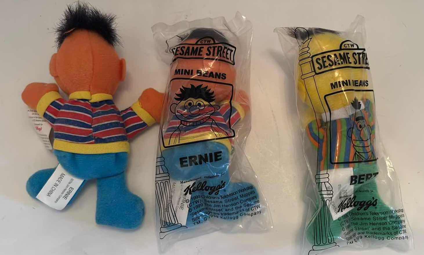 Photo 1 of (3)PCS KELLOGGS SEASAME STREET MINI BEANIES 4”