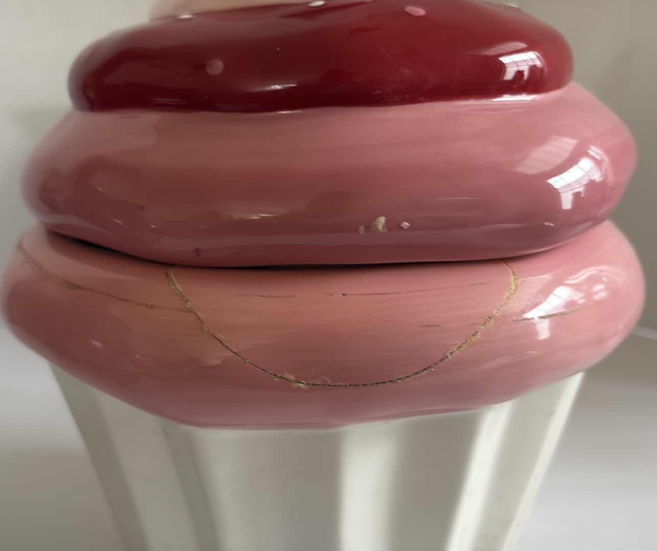 Photo 1 of (2)PCS POT OF GOLD AND CUPCAKE COOKIE JAR H9.5”