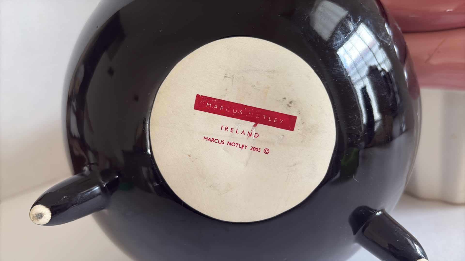 Photo 1 of (2)PCS POT OF GOLD AND CUPCAKE COOKIE JAR H9.5”