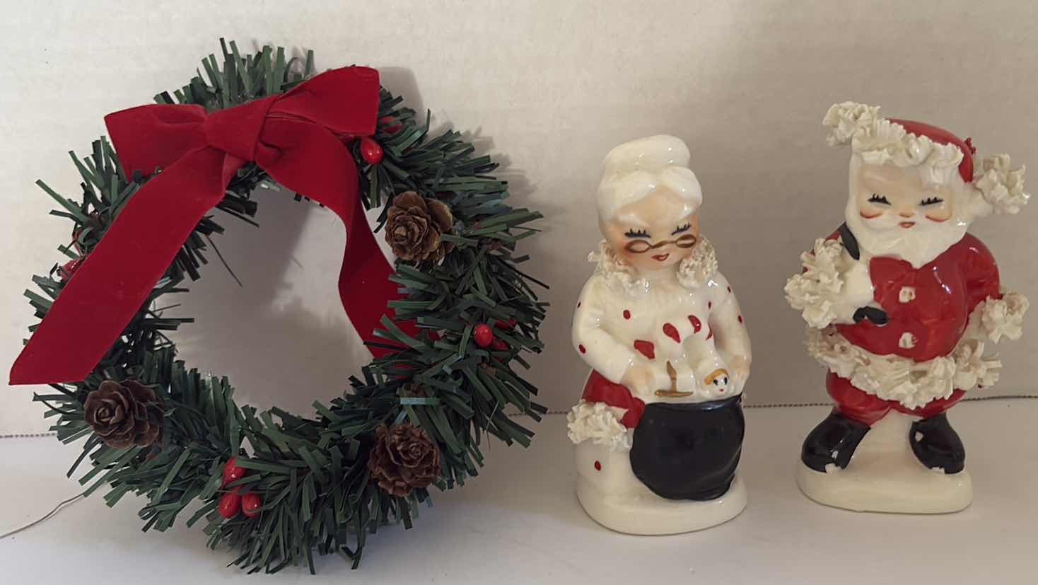 Photo 1 of (5)PCS CHRISTMAS SHELF DECORATIONS