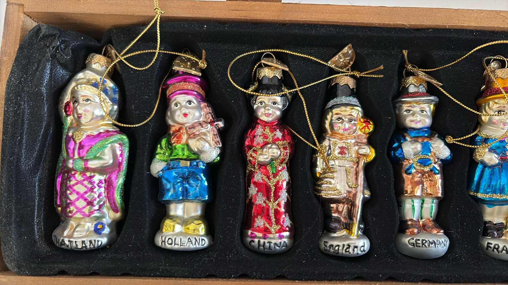 Photo 1 of (12)PCS THOMAS PACCONI HAND BLOWN GLASS ORNAMENTS