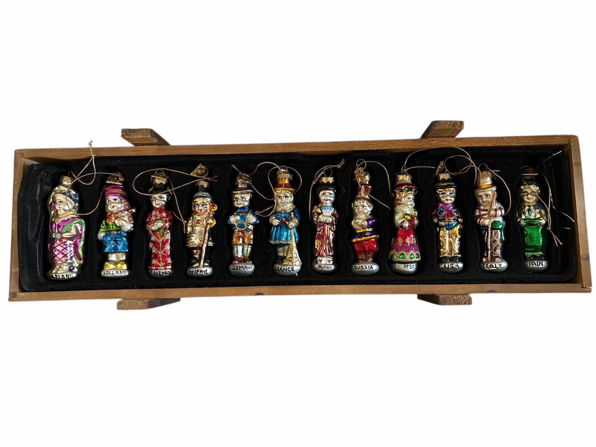 Photo 1 of (12)PCS THOMAS PACCONI HAND BLOWN GLASS ORNAMENTS