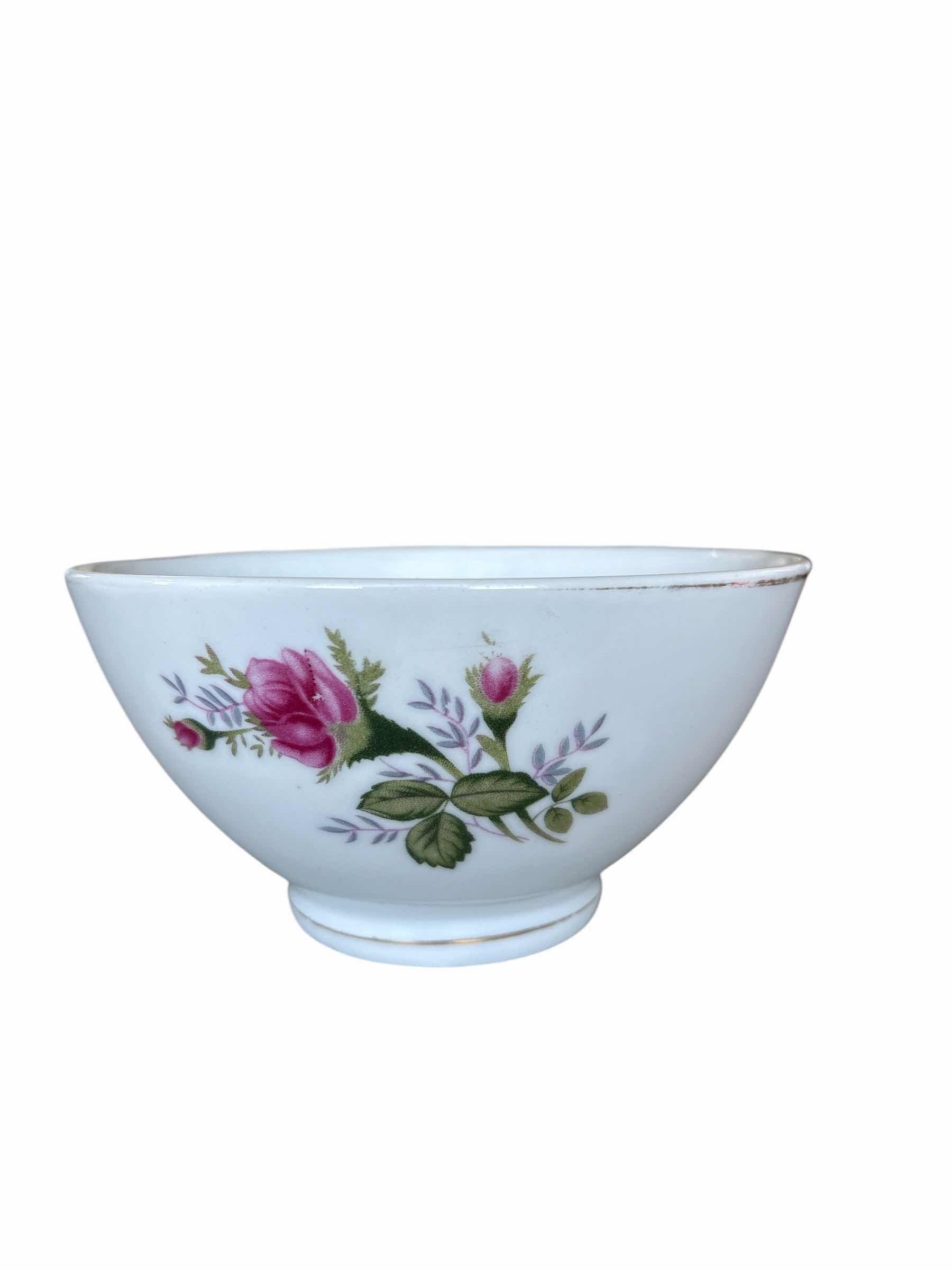 Photo 1 of (4)PCS PORCELAIN ROSE RICE BOWLS W GOLD TRIM 5”