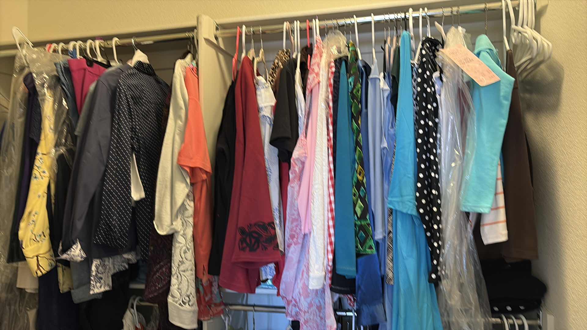 Photo 1 of PRIMARY CLOSET WOMENS CLOTHING SIZE Xl-2XL