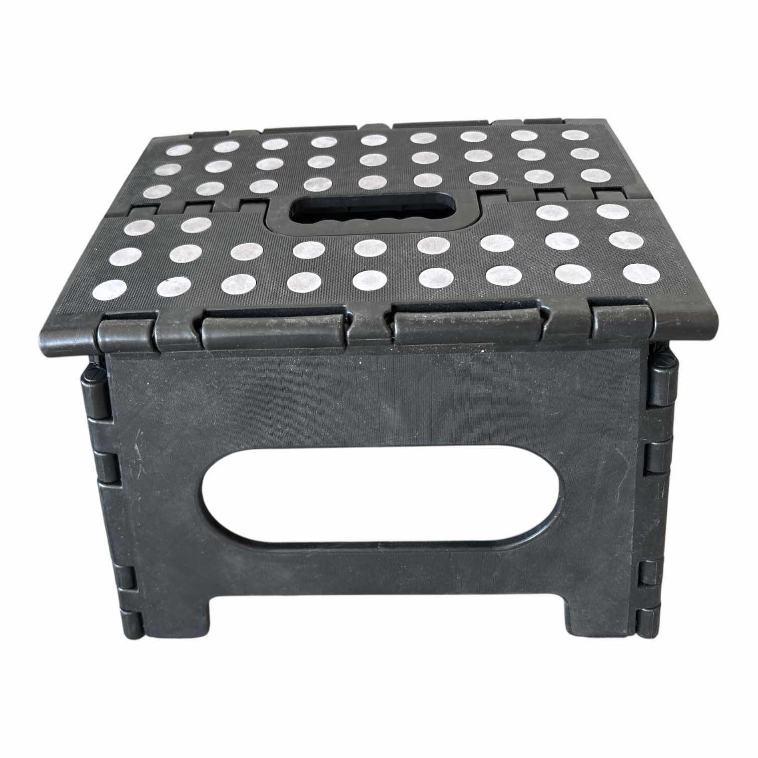 Photo 1 of (2)PCS FOLDABLE STEP STOOL H32”