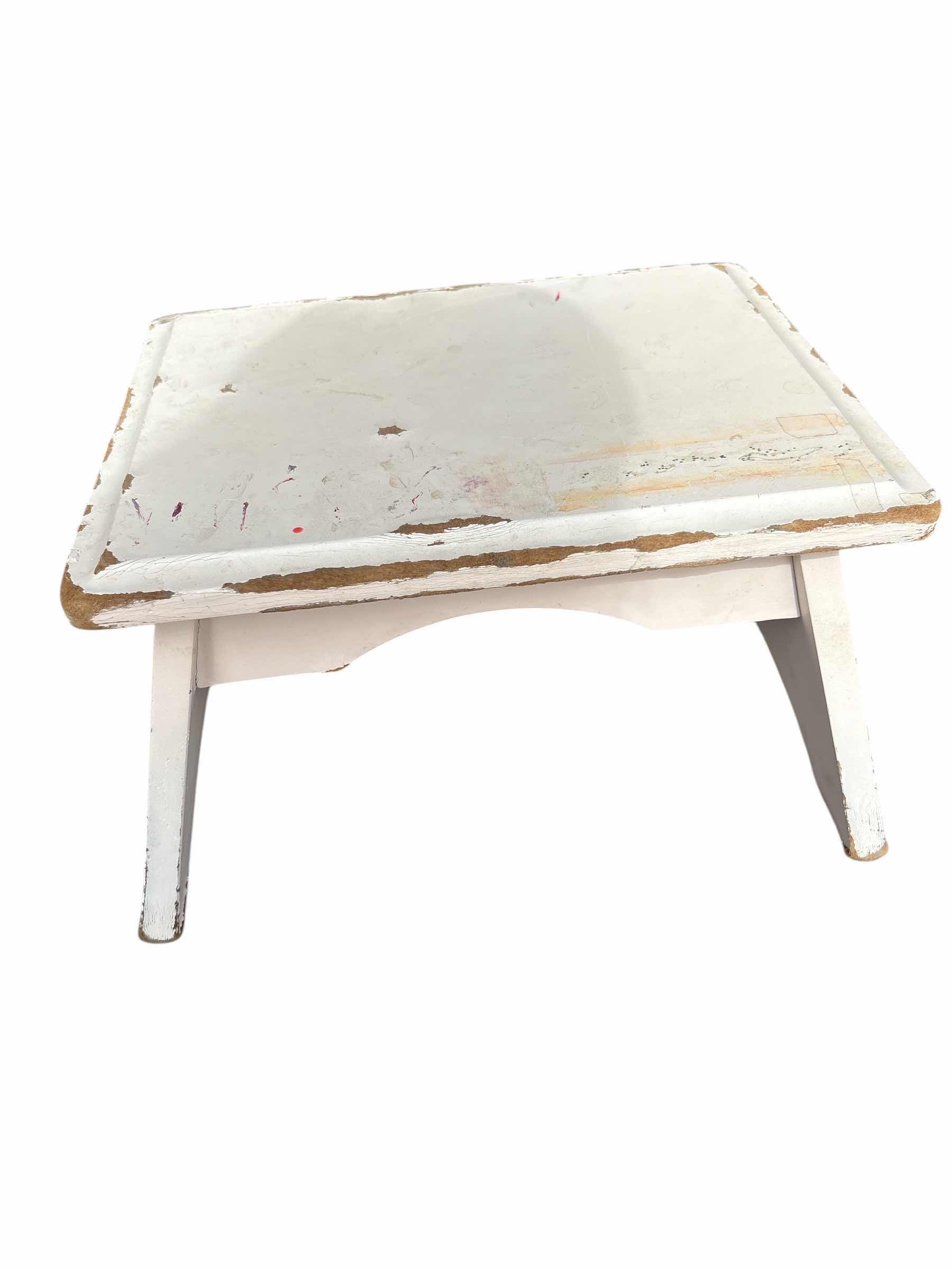Photo 1 of (3)PCS PLASTIC & WOOD STEP STOOLS H15.5”