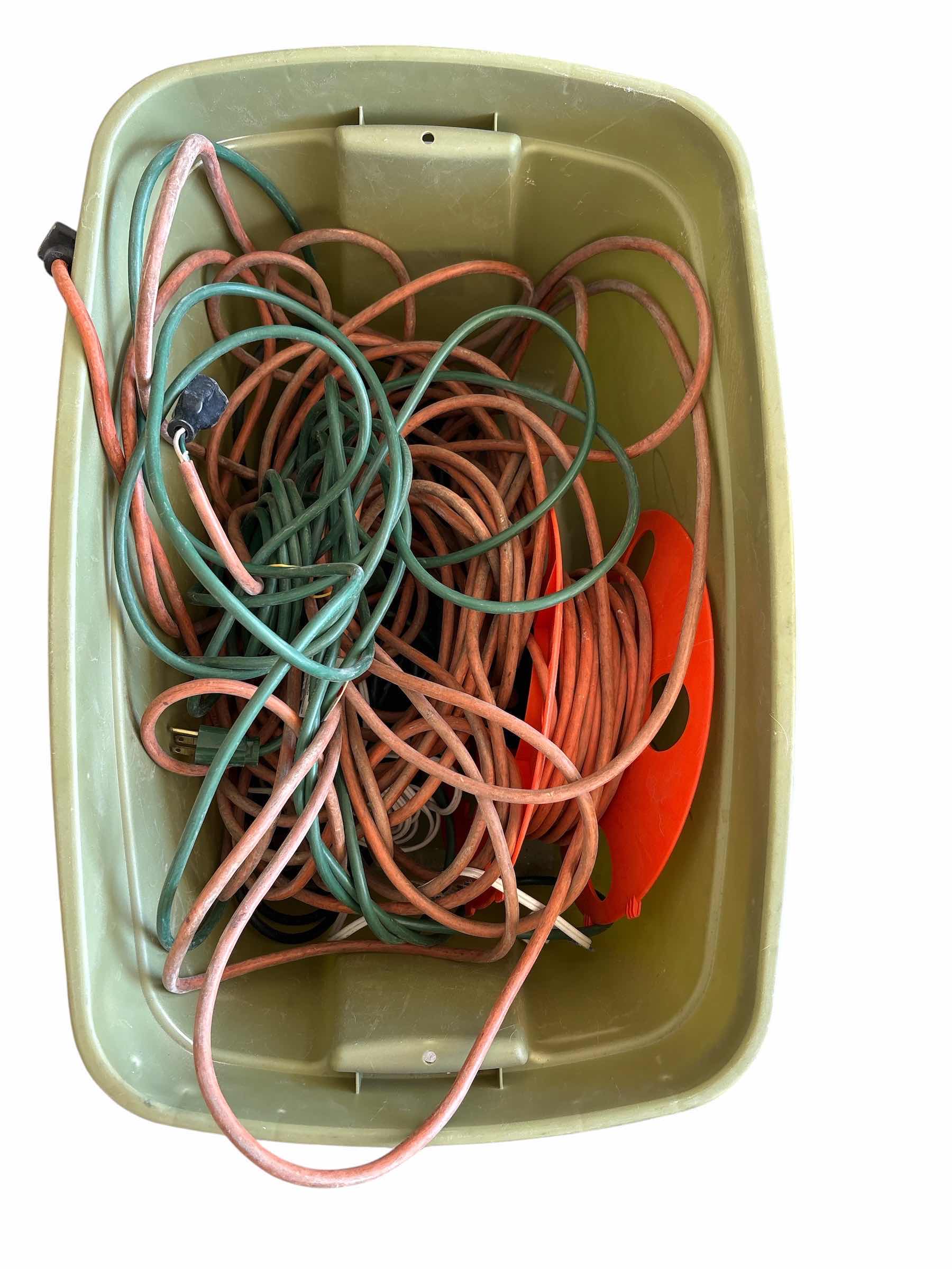 Photo 1 of CONTAINER OF EXTENSION CHORDS