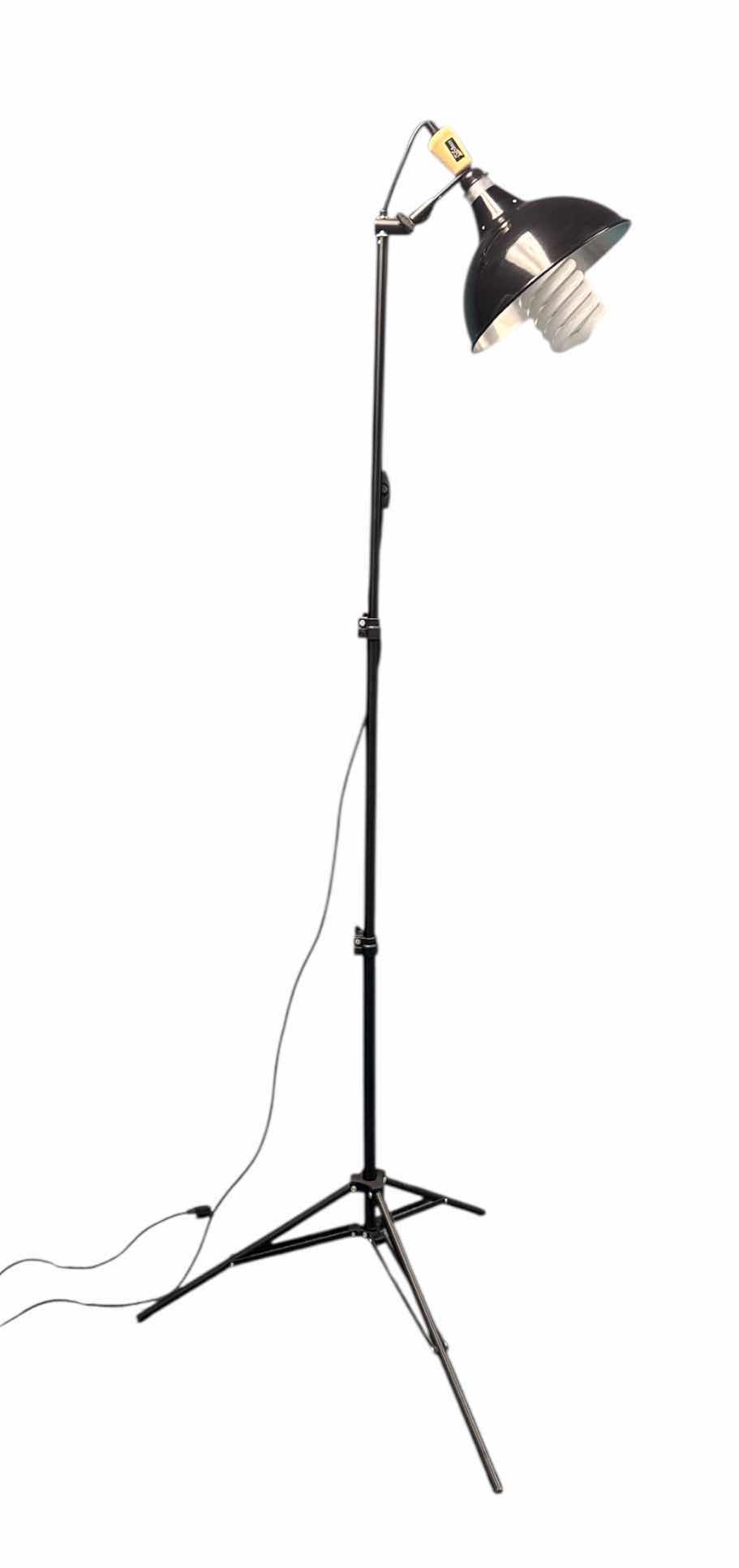 Photo 1 of IMPACT SP-UM BLACK METAL ADJUSTABLE FLOOR LAMP STUDIO LIGHTING
D12” X H80”