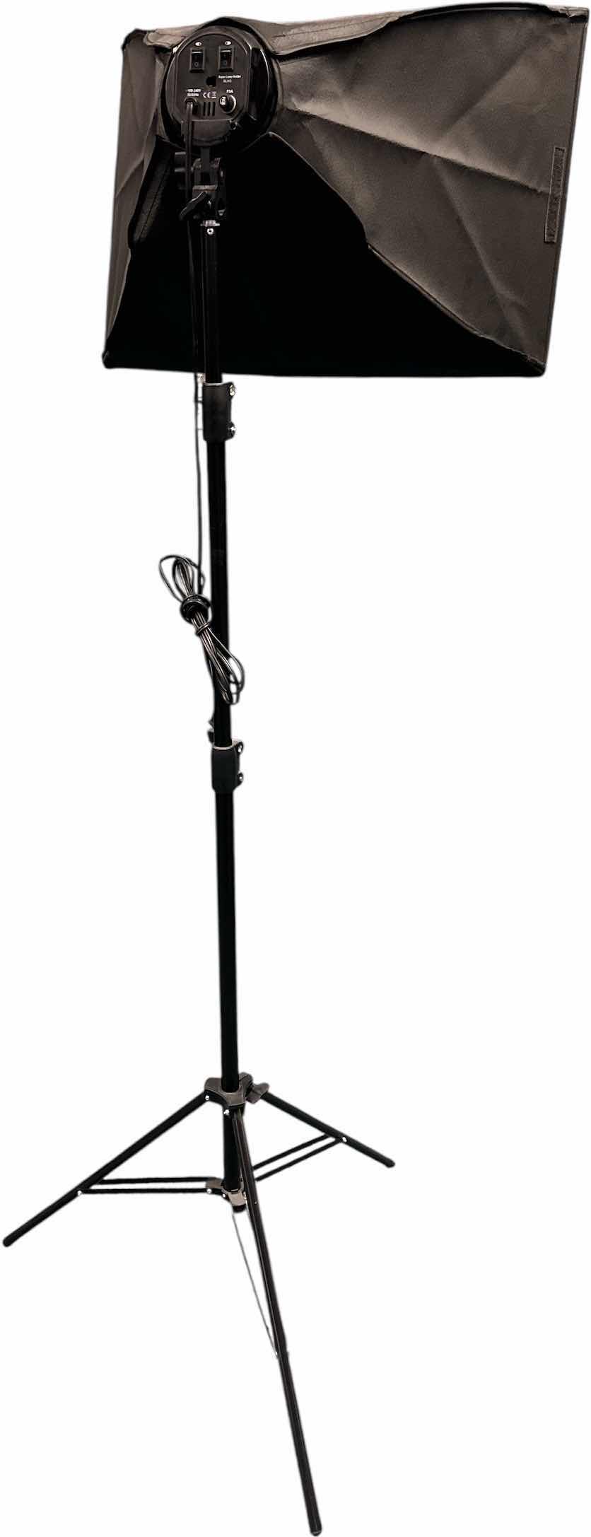 Photo 1 of SOFT BOX COLLAPSIBLE LIGHT
24” X 16” LIGHTBOX DIMENSIÓN
36” to 72” HEIGHT