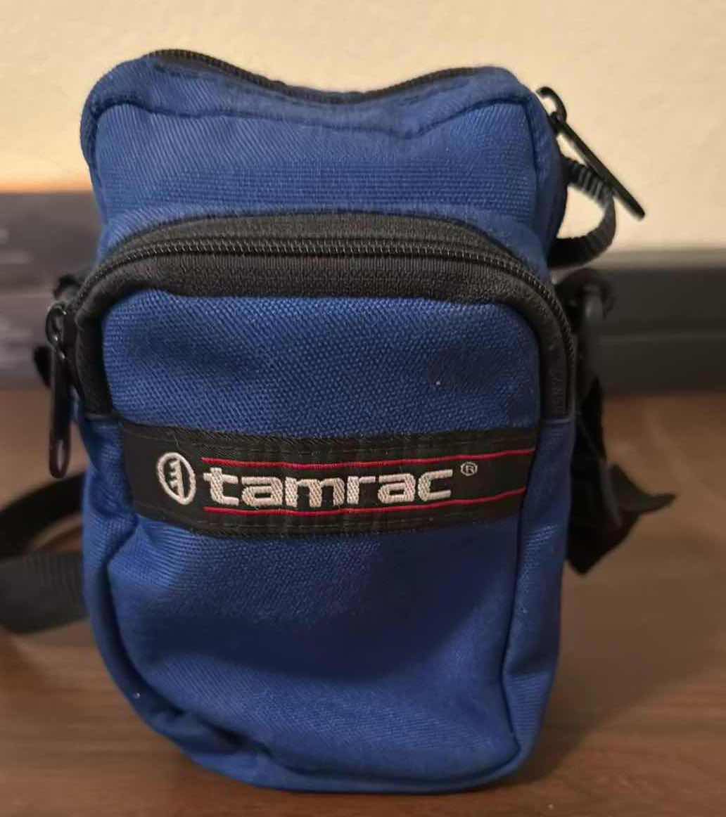 Photo 1 of MINOLTA CAMERA W CARRYING CASE