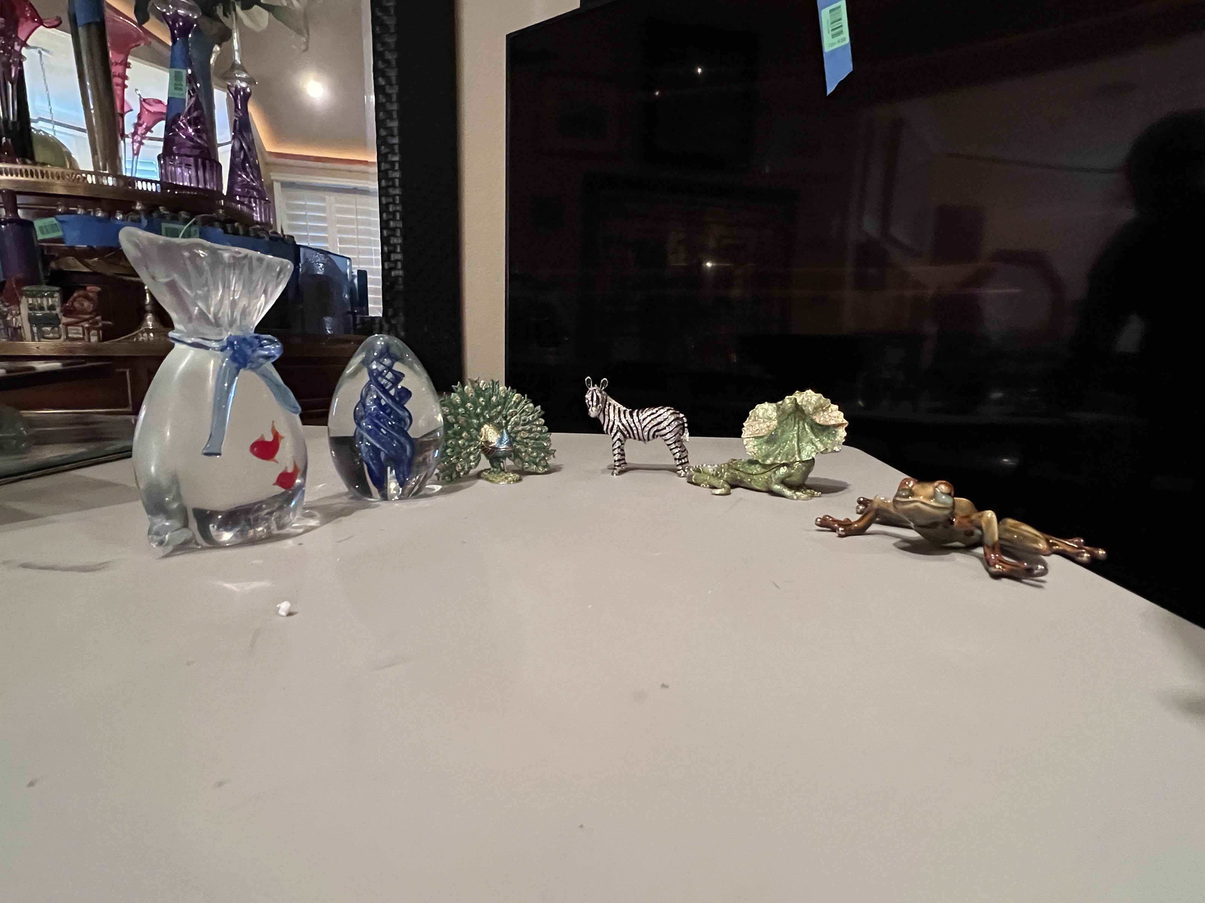 Photo 1 of ASSORTMENT OF 6 DECORATIVE FIGURINES MADE OF METAL AND GLASS