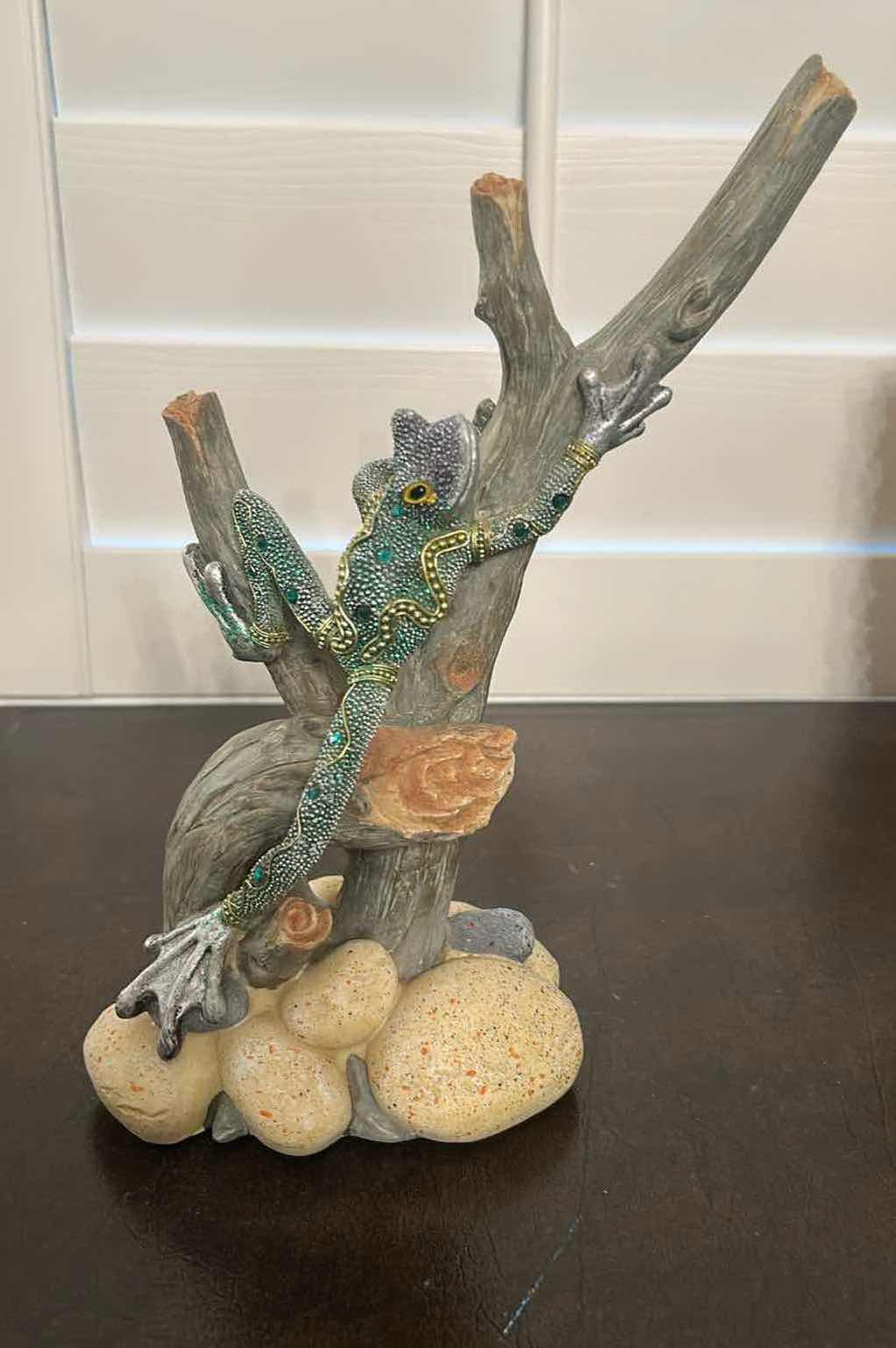 Photo 1 of HAND CARVED PAINTED WOOD ALEBRIJE FROG H12"