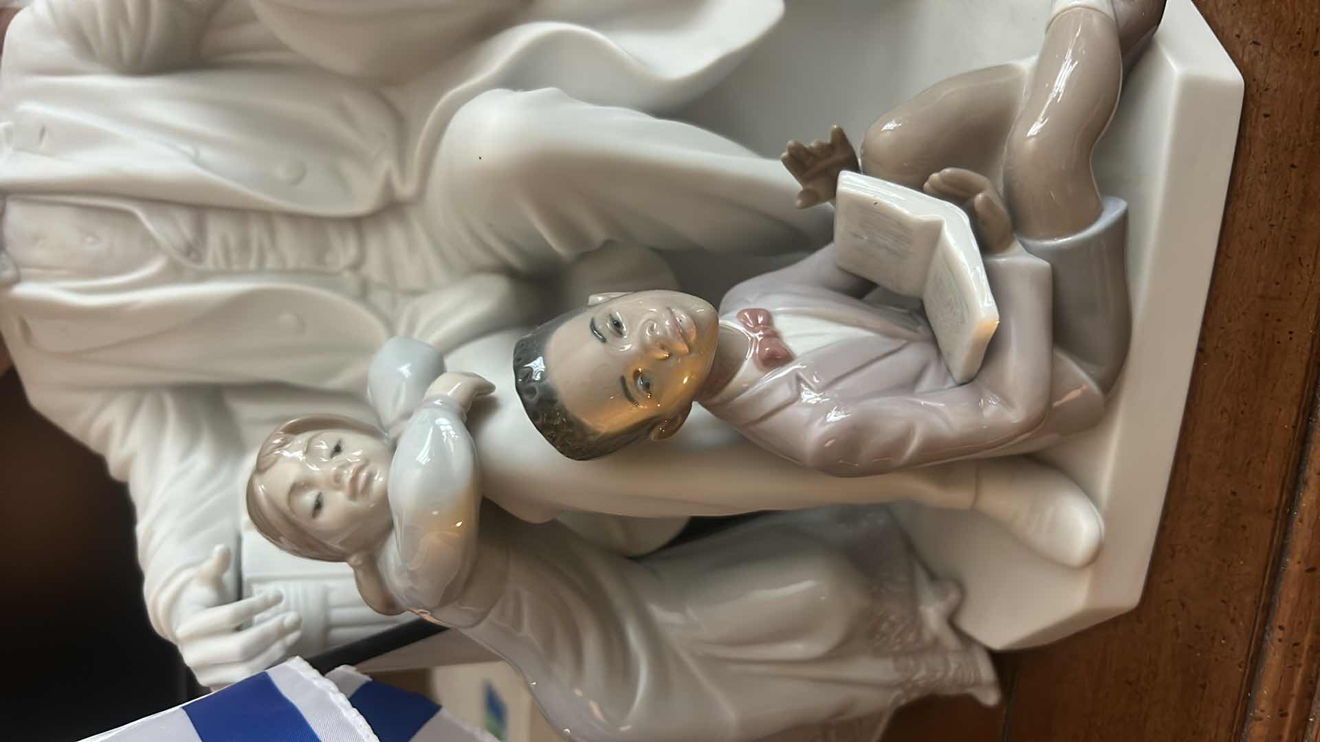 Photo 1 of LLADRO “ABRAHAM LINCOLN” PORCELAIN SCULPTURE, MODEL NUMBER 07554 OR 7554.
• IT IS A LIMITED EDITION PIECE, WITH A TOTAL RUN OF 2,500 UNITS. H24”