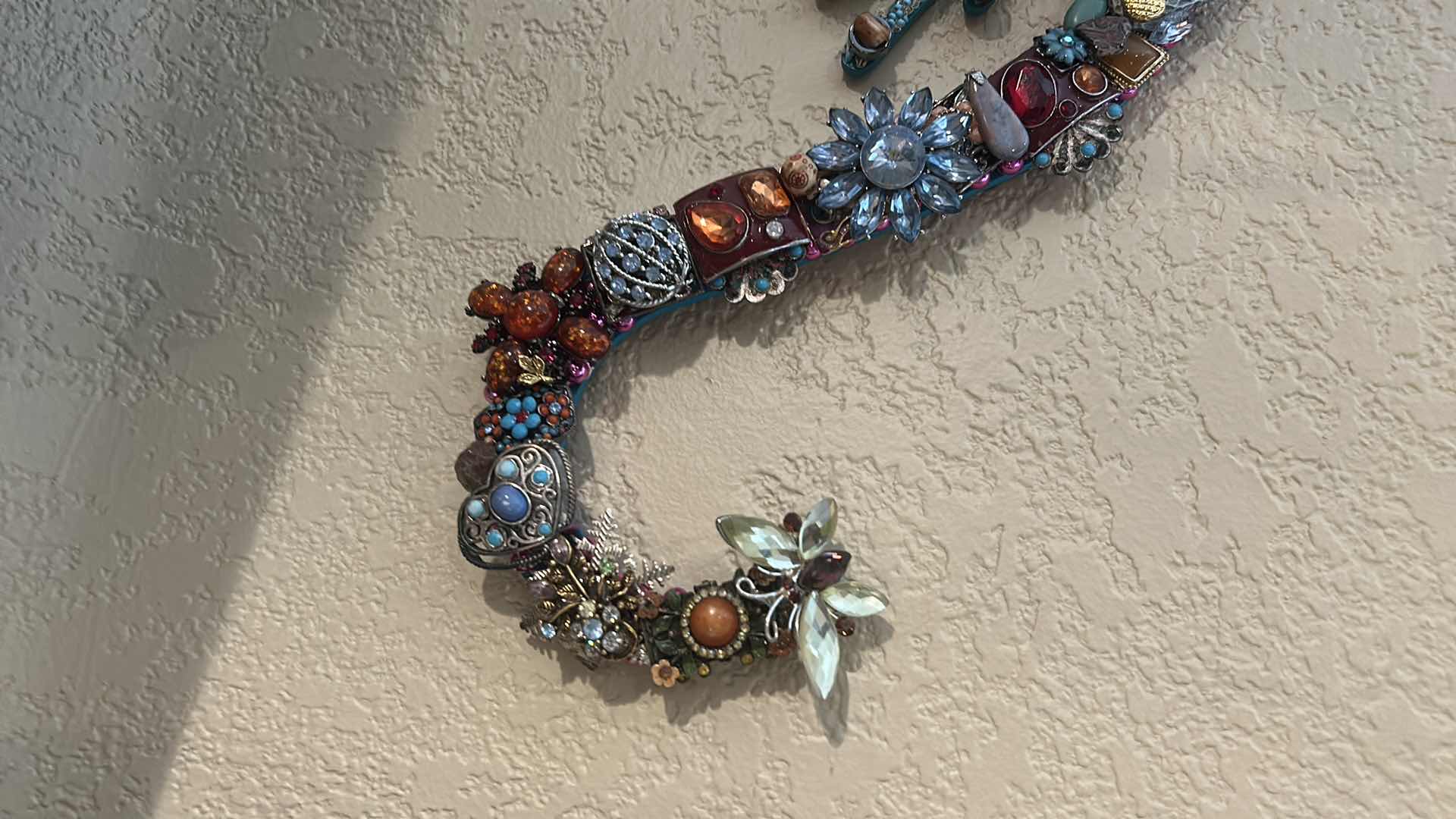 Photo 1 of ART CREATIONS BY CJ BEJEWELED LIZARD WALL DECOR 22”