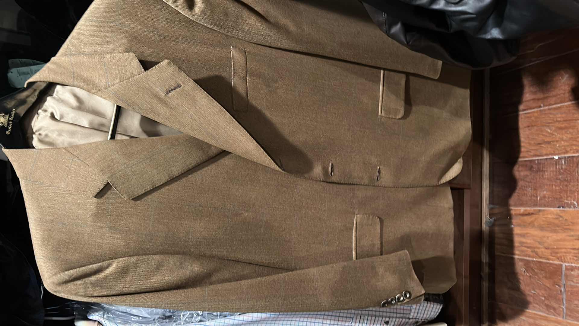 Photo 1 of MENS DESIGNER CLOTHING SIZE L XL