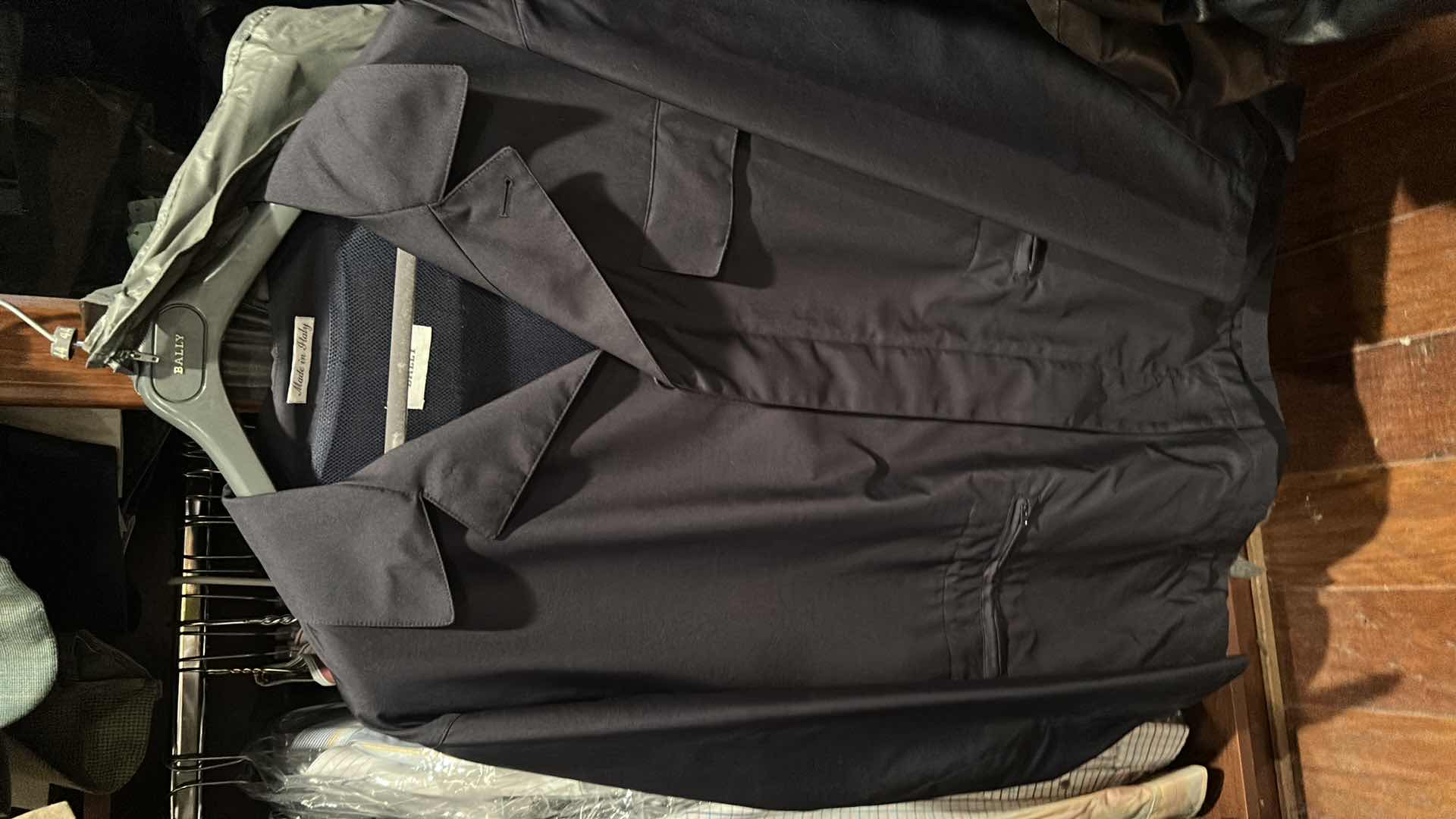 Photo 1 of MENS DESIGNER CLOTHING SIZE L XL