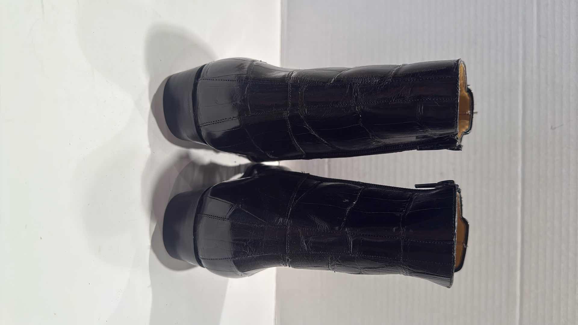 Photo 1 of AVENTURA BLACK SKIN LEATHER MEN’S ANKLE DRESS BOOTS (SIZE 10 M)-LIKE NEW