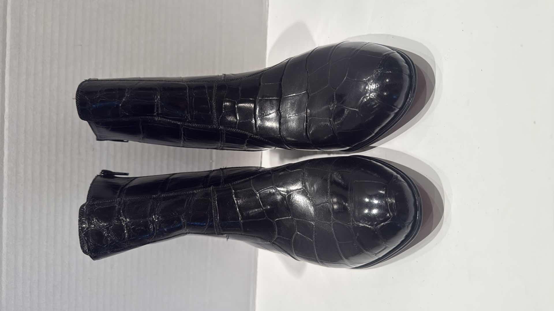 Photo 1 of AVENTURA BLACK SKIN LEATHER MEN’S ANKLE DRESS BOOTS (SIZE 10 M)-LIKE NEW