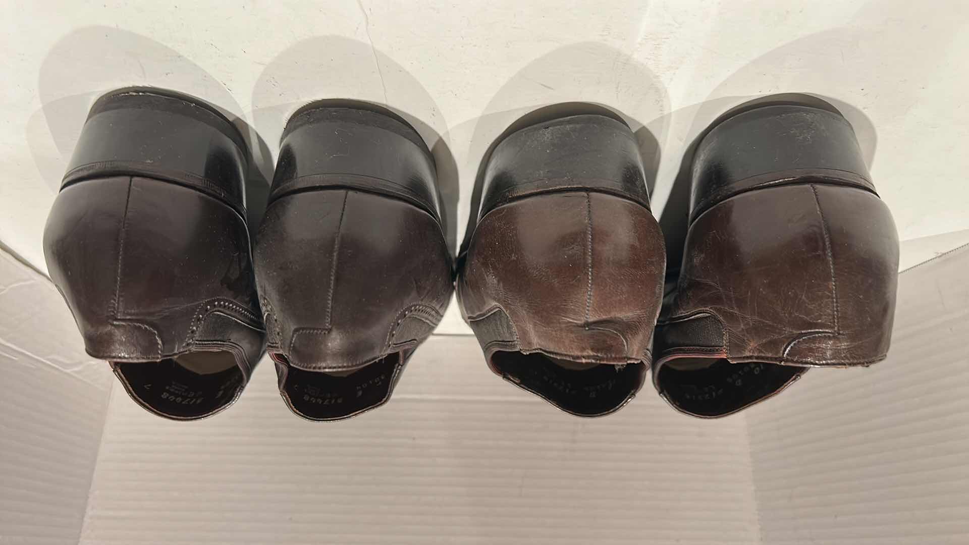 Photo 1 of 2 MENS FLORSHEIM LEATHER LOAFERS SIZE 9