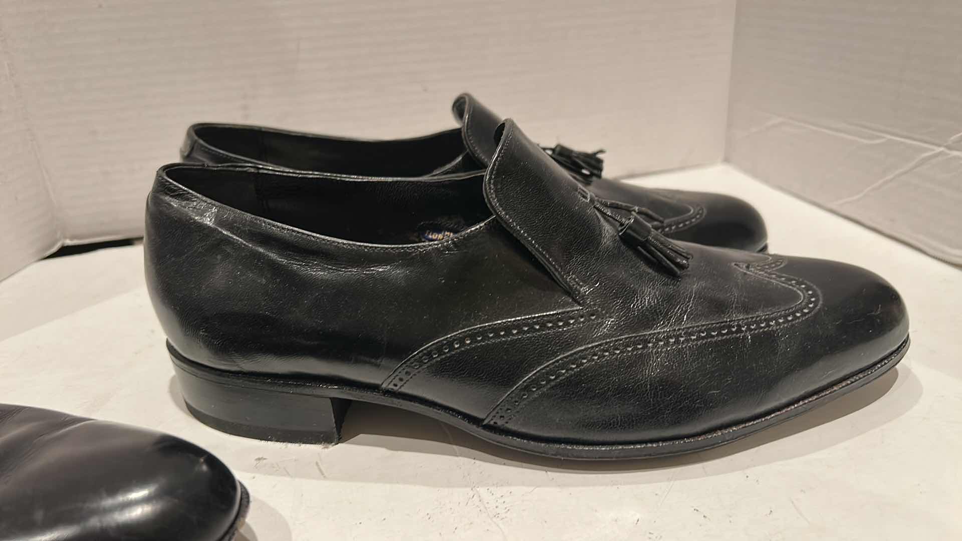 Photo 1 of 3- FLORSHEIM BLACK MEN'S LEATHER LOAFERS (SIZE 9)