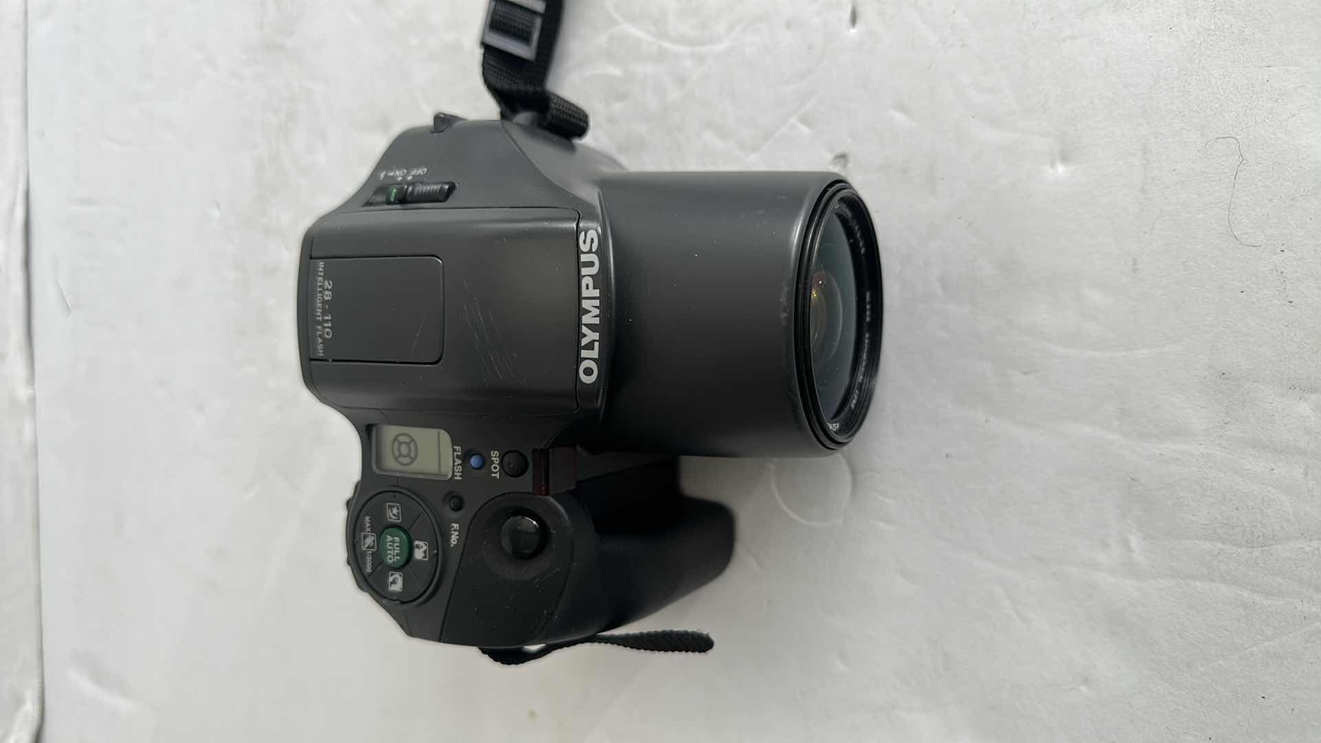 Photo 1 of OLYMPUS 28-110mm INTELLIGENT FLASH CAMERA W STORAGE CASE
