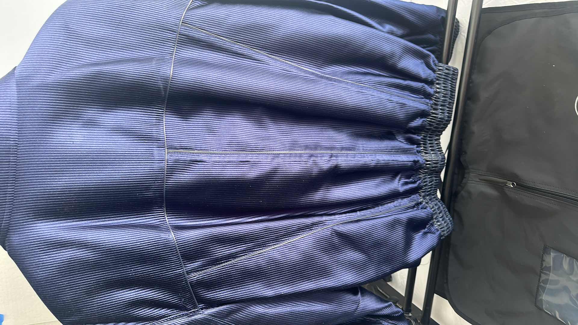 View 4 of DESIGNER "ZILLI NAVY BLUE LEISURE JACKET FROM BELLAGIO MADE IN FRANCE-SIZE 46