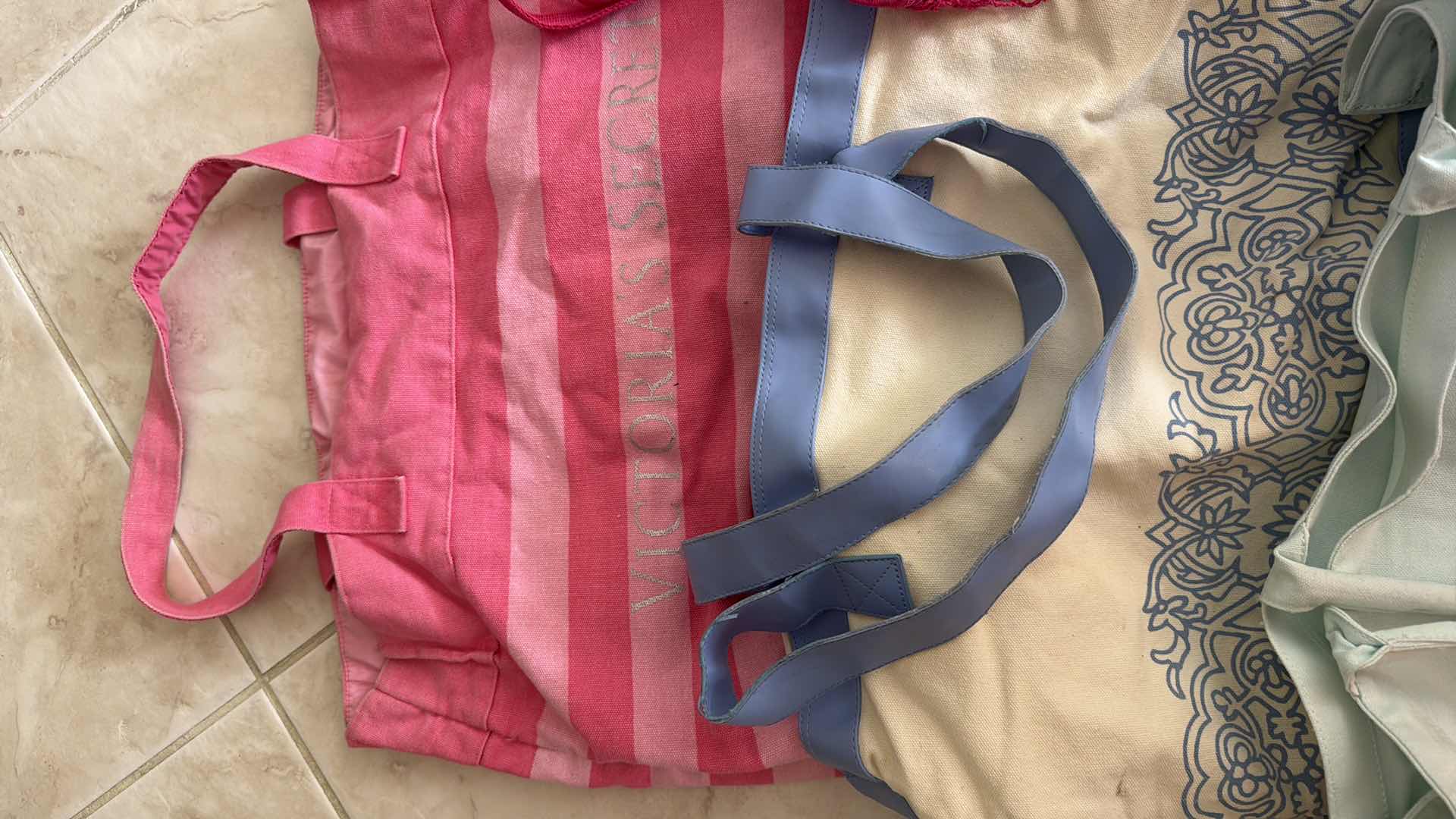 Photo 1 of 6-BEACH BAGS