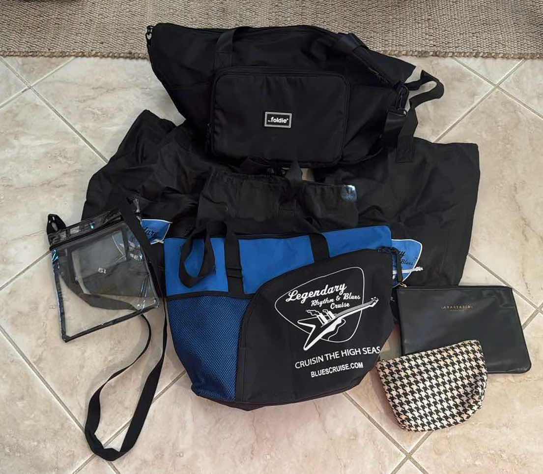 Photo 1 of 8-BLACK TRAVEL BAGS