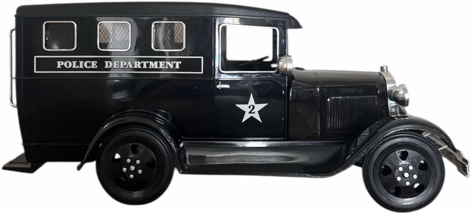 Photo 1 of VINTAGE JIM BEAM BOURBON WHISKEY FORD MODEL A 1931 POLICE DEPARTMENT PADDY WAGON DECANTER EMPTY
16” X 7” X H7”