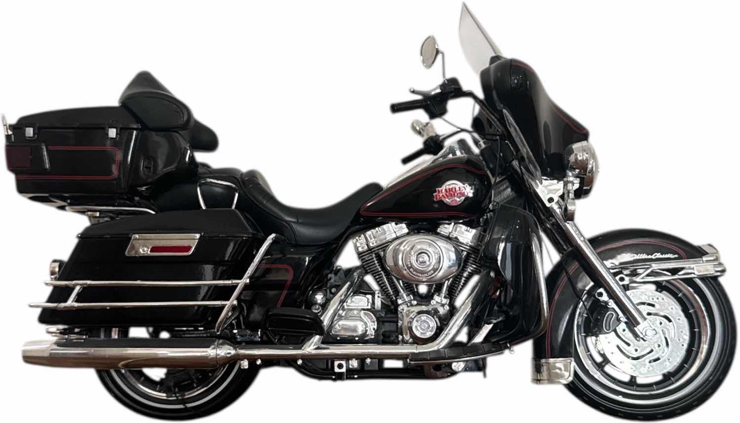 Photo 1 of VINTAGE MAISTO 1:18 SCALE DIECAST MODEL OF HARLEY DAVIDSON MOTORCYCLE 

16” X 5” X H10”