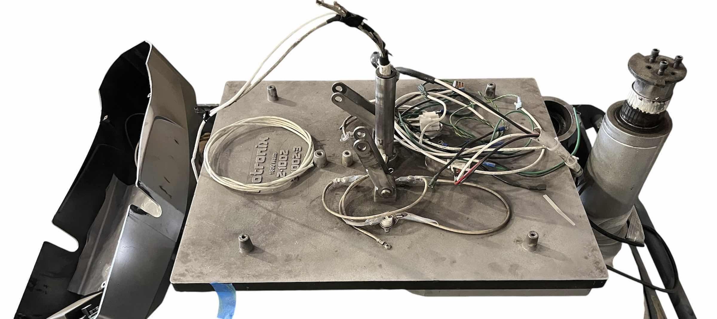 Photo 1 of HOTRONIX HEAT PRESS 1800WATTS MODEL 2-1002 2-1002-3 E253395 (PARTS ONLY)