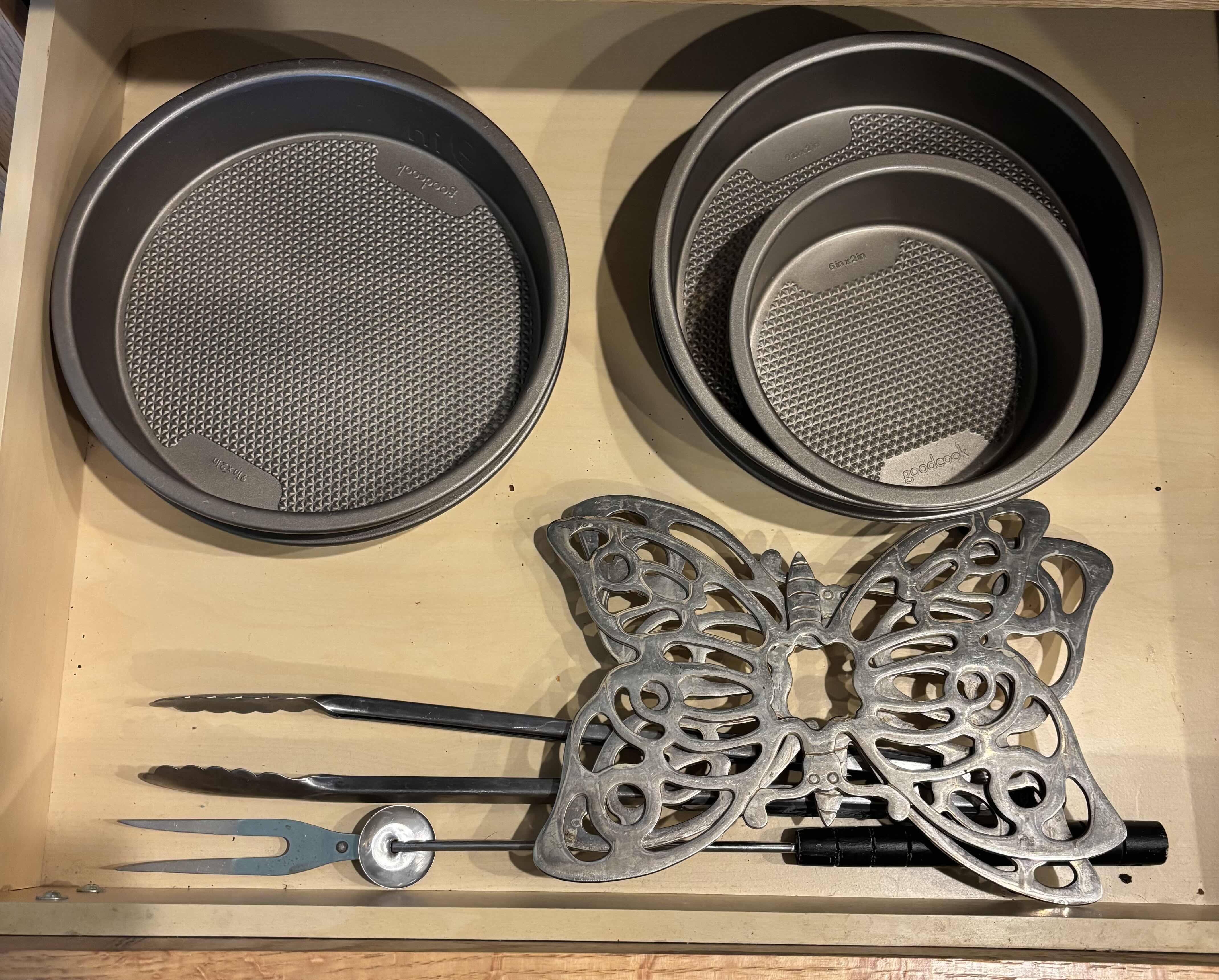 Photo 1 of CONTENTS OF KITCHEN DRAWERS (2)