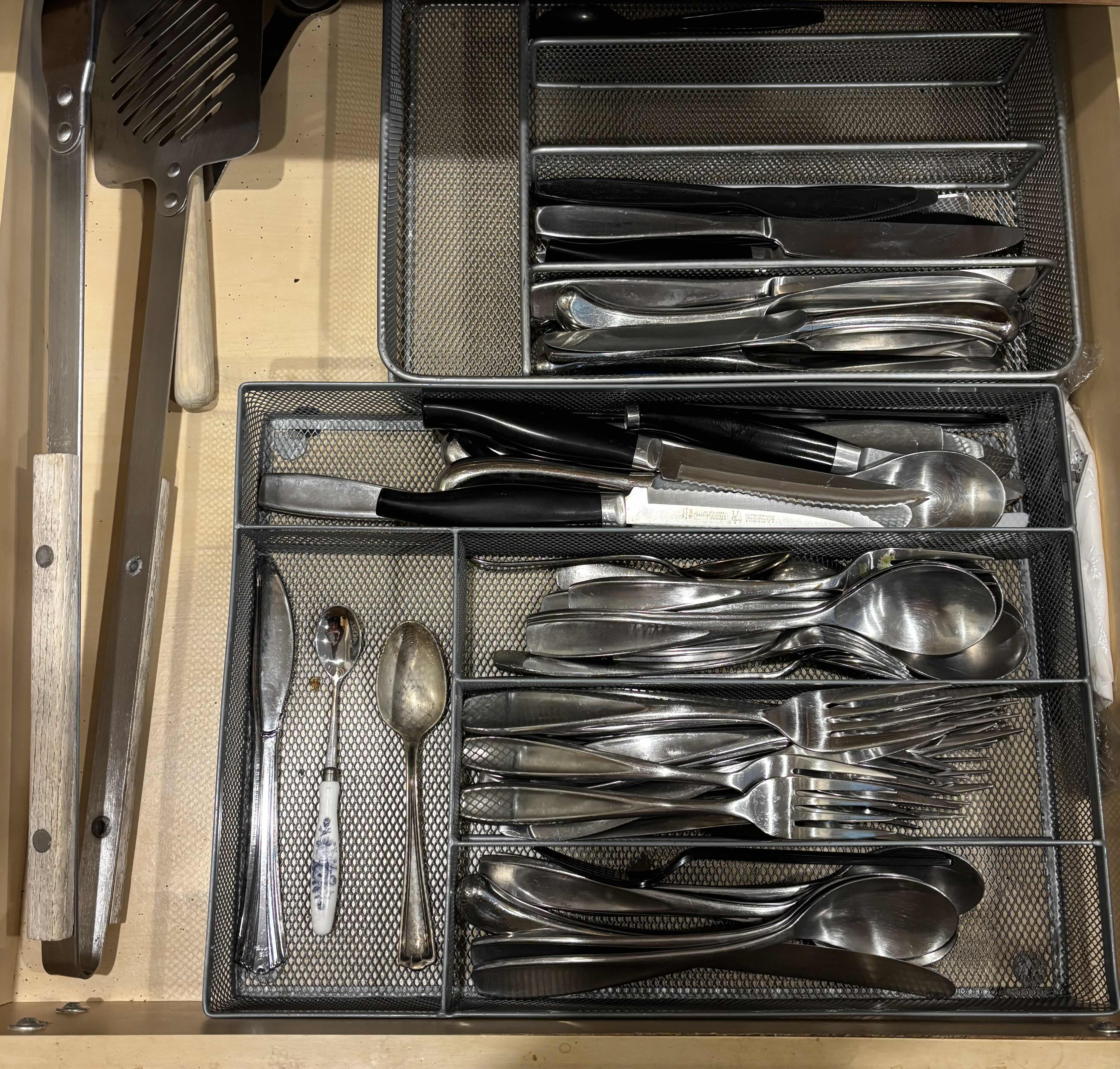 Photo 1 of CONTENTS OF KITCHEN DRAWER