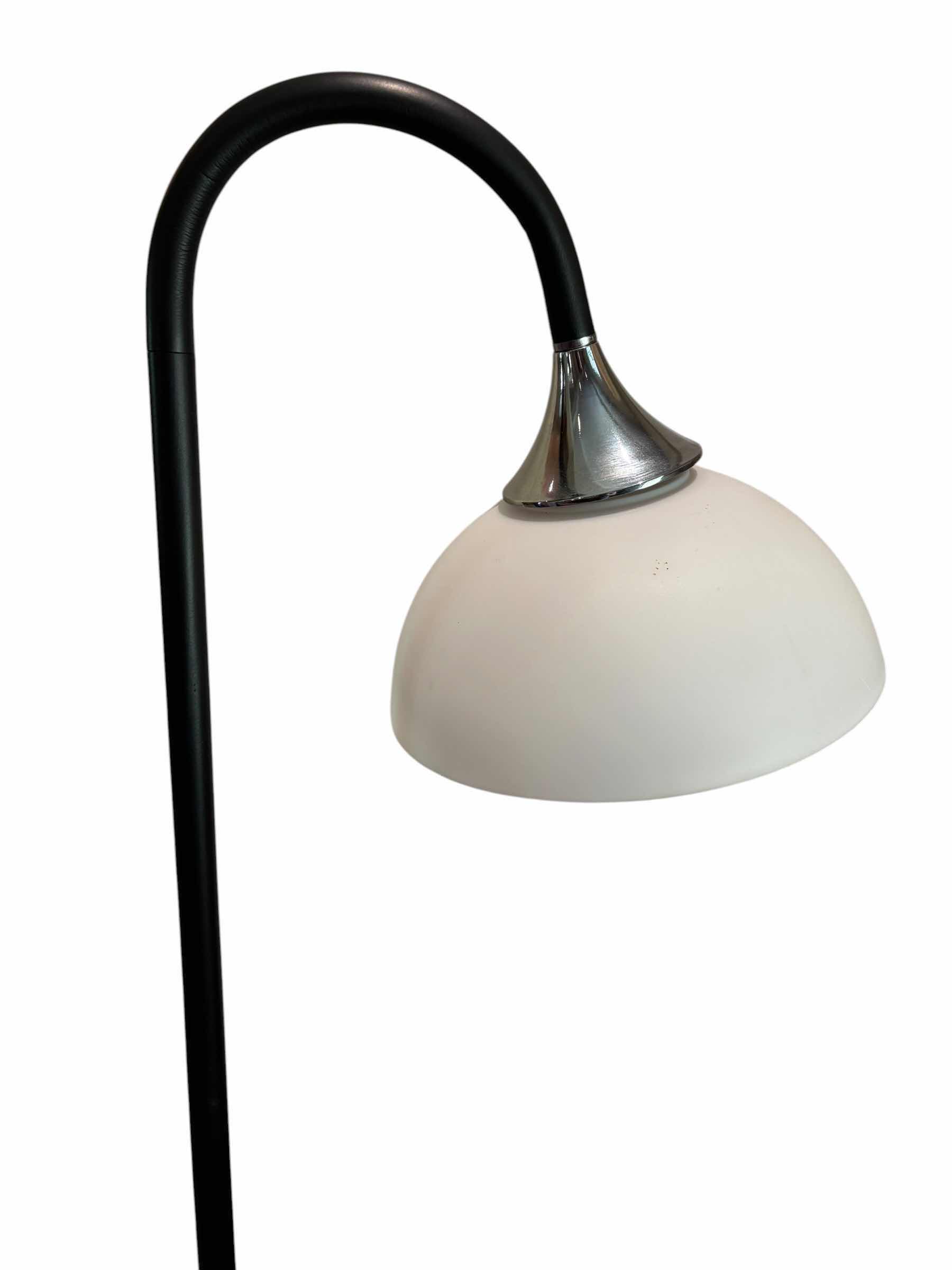 Photo 1 of BENDABLE FLOOR LAMP H71”