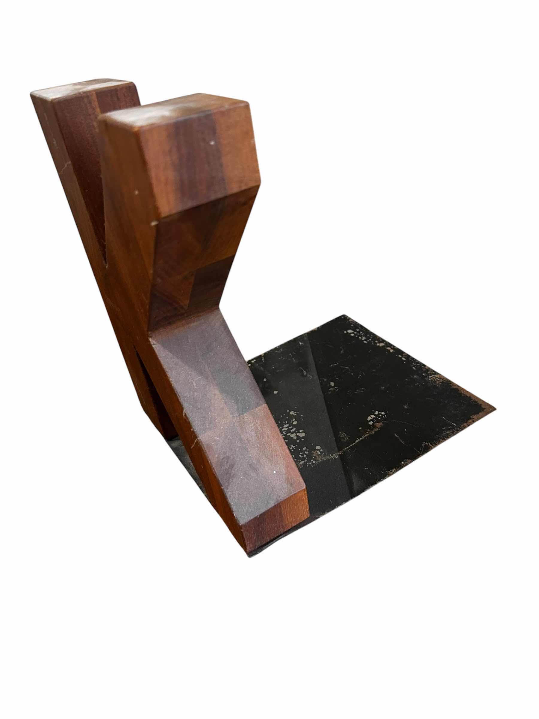 Photo 1 of "K" AND "B" BOOKENDS H9"